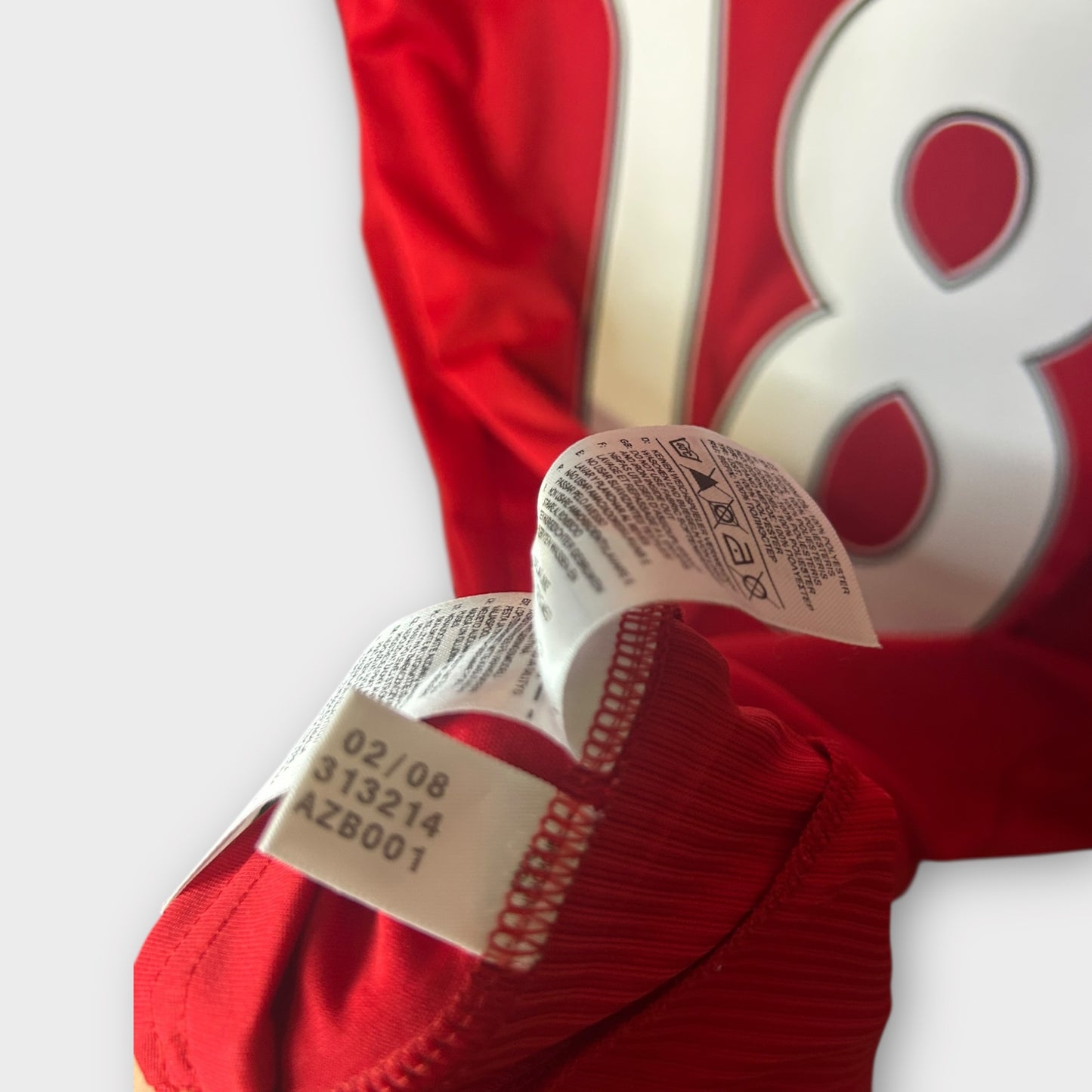 Liverpool 2008/10 Home - Kuyt 18