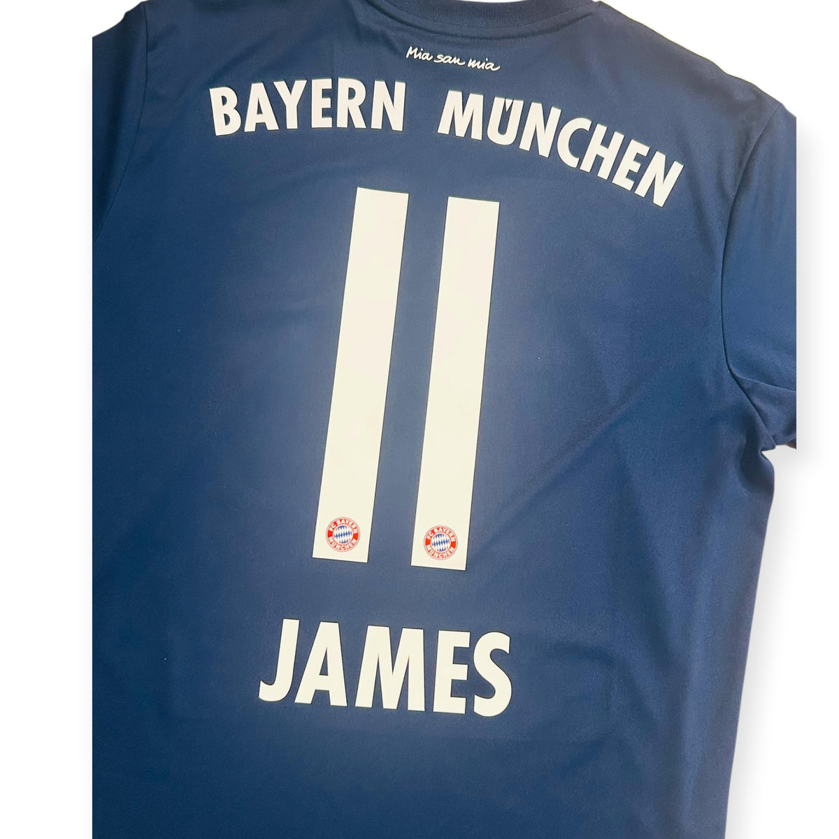 Bayern Munich 2017/18 Away - James 11 (Medium) - KITLAUNCH
