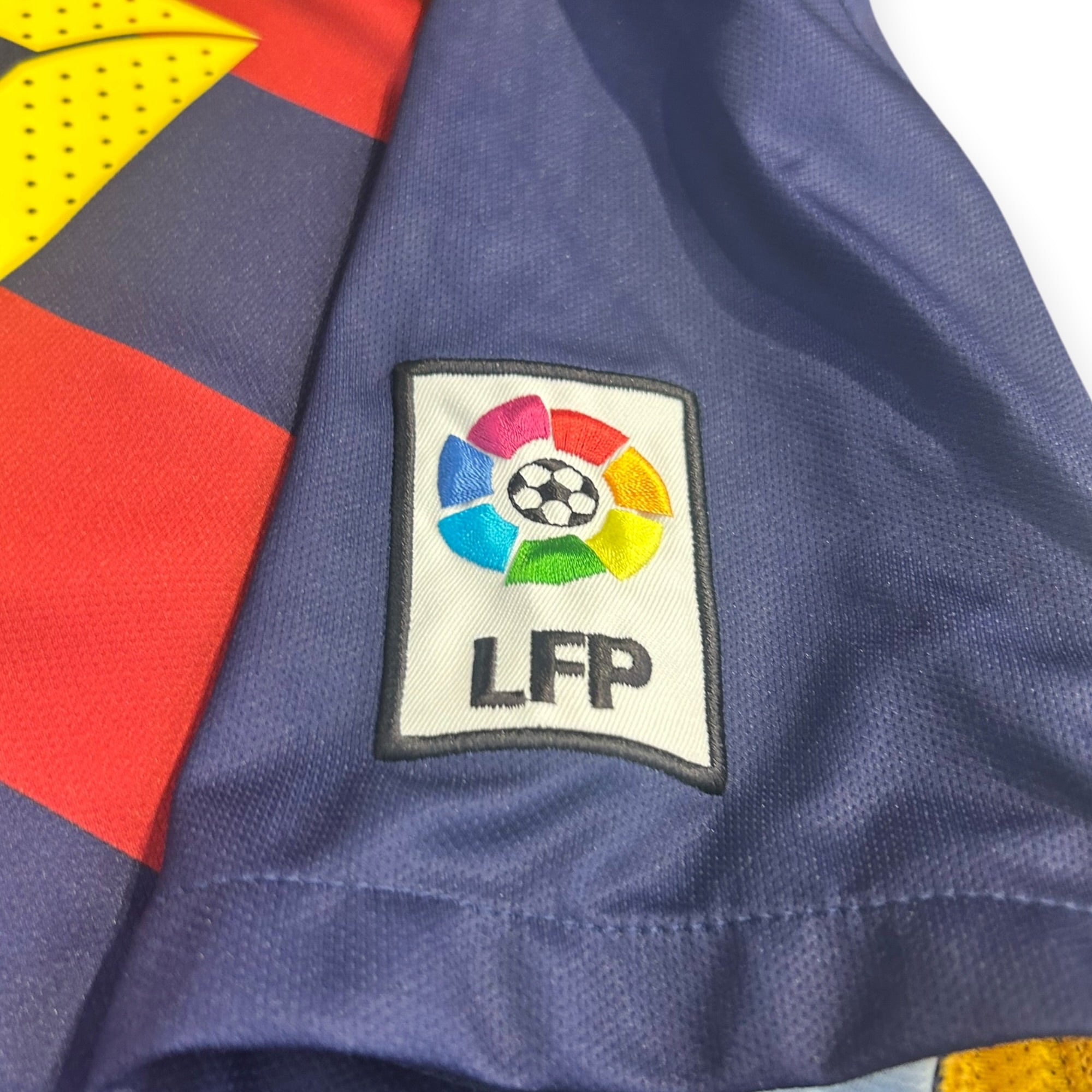 FC Barcelona 2015/16 Home - Neymar 11 (Medium) - KITLAUNCH