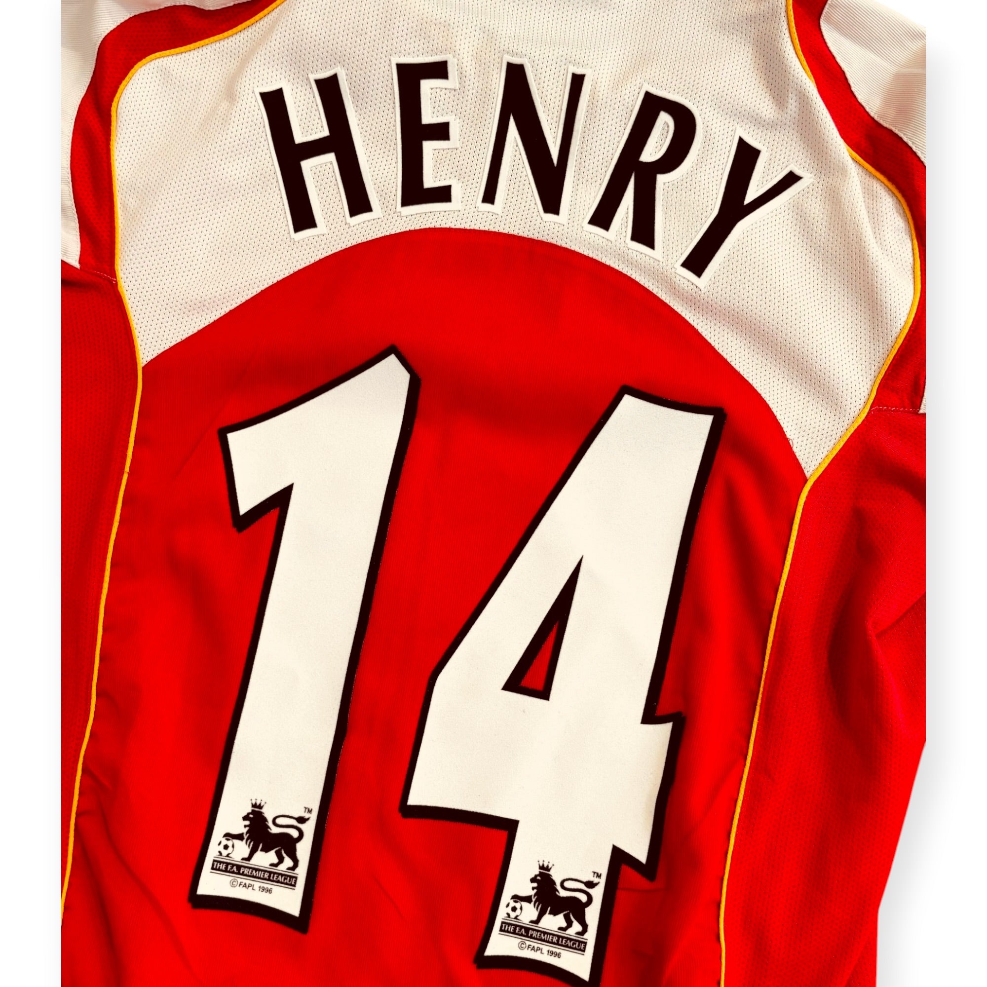 Arsenal FC 2004/05 Home - Henry 14 (Small)