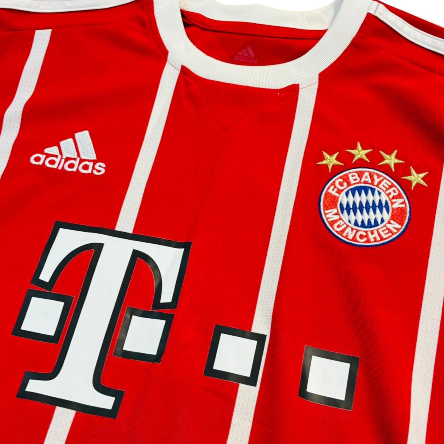 Bayern 2018/19 Home - Lewandowski 9 (Small)