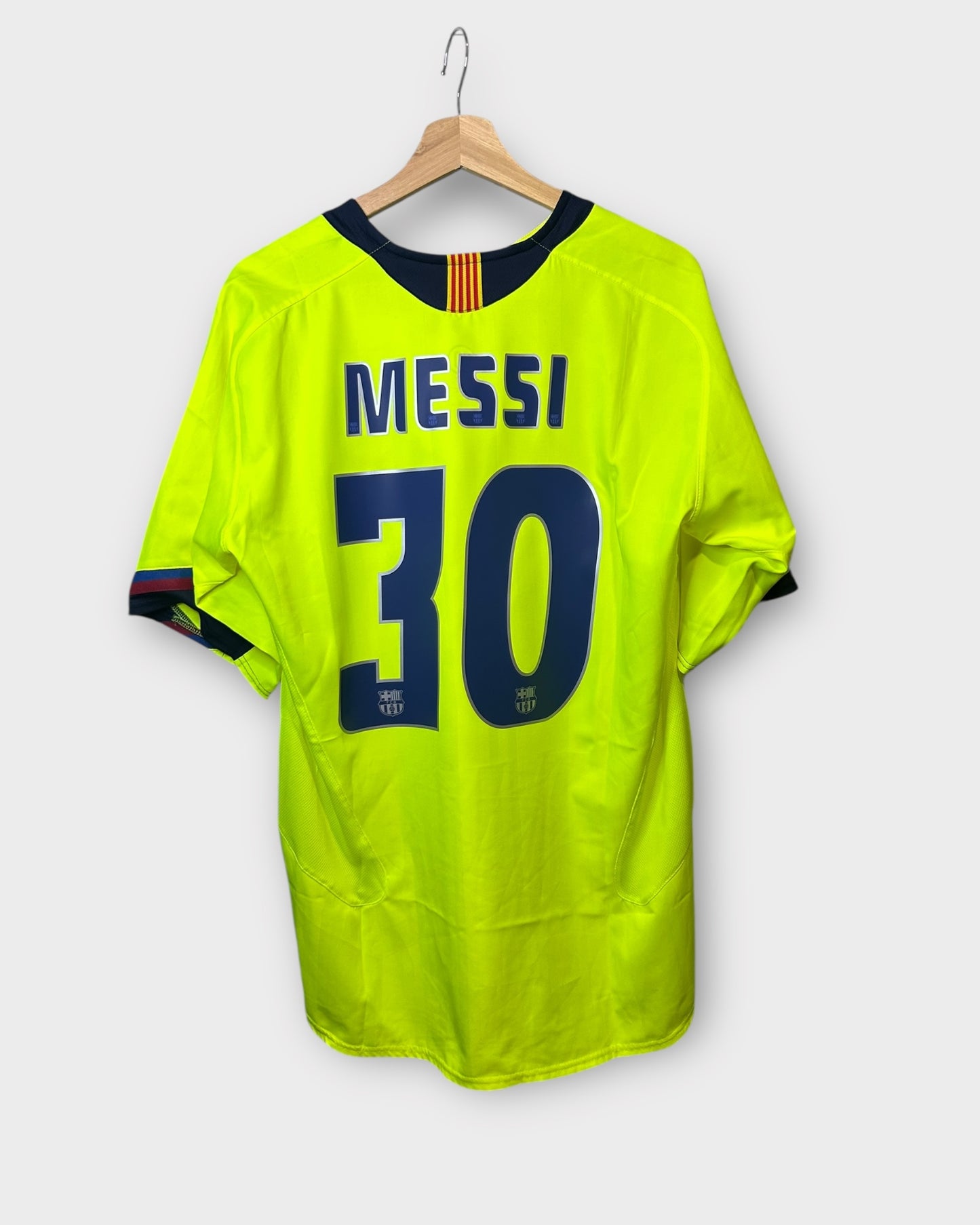 FC Barcelona 2005/06 Away - Messi 30 (Large)