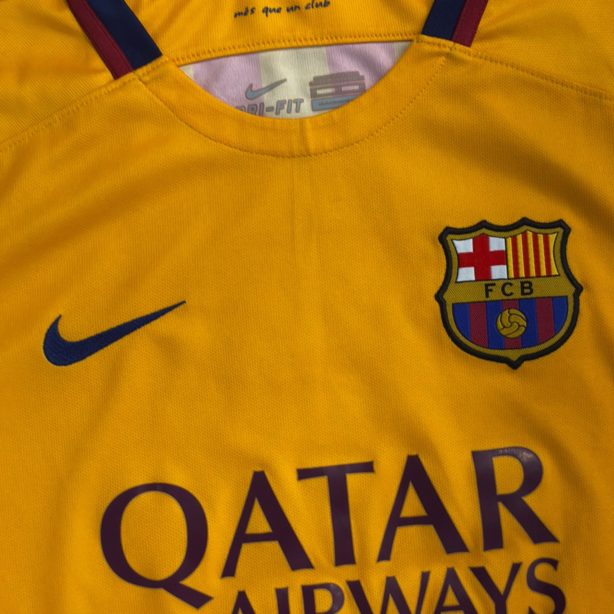 FC Barcelona 2015/16 Away - Piqué 3 (Medium)