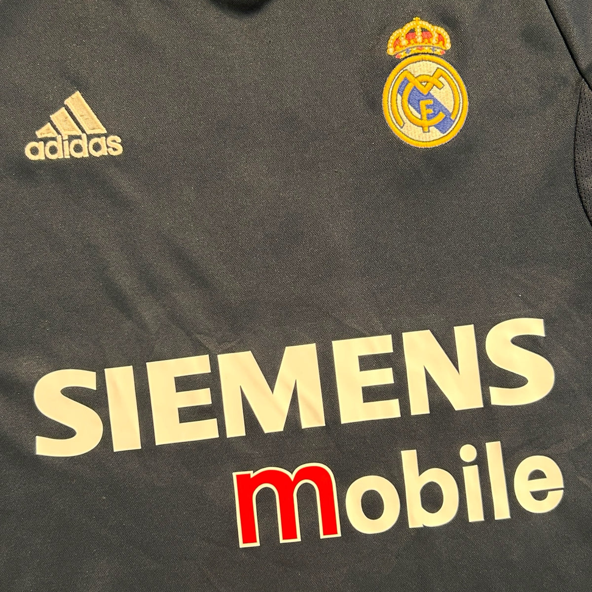 Real Madrid 2003/04 Away + Shorts - Ronaldo 9 (Large) - KITLAUNCH