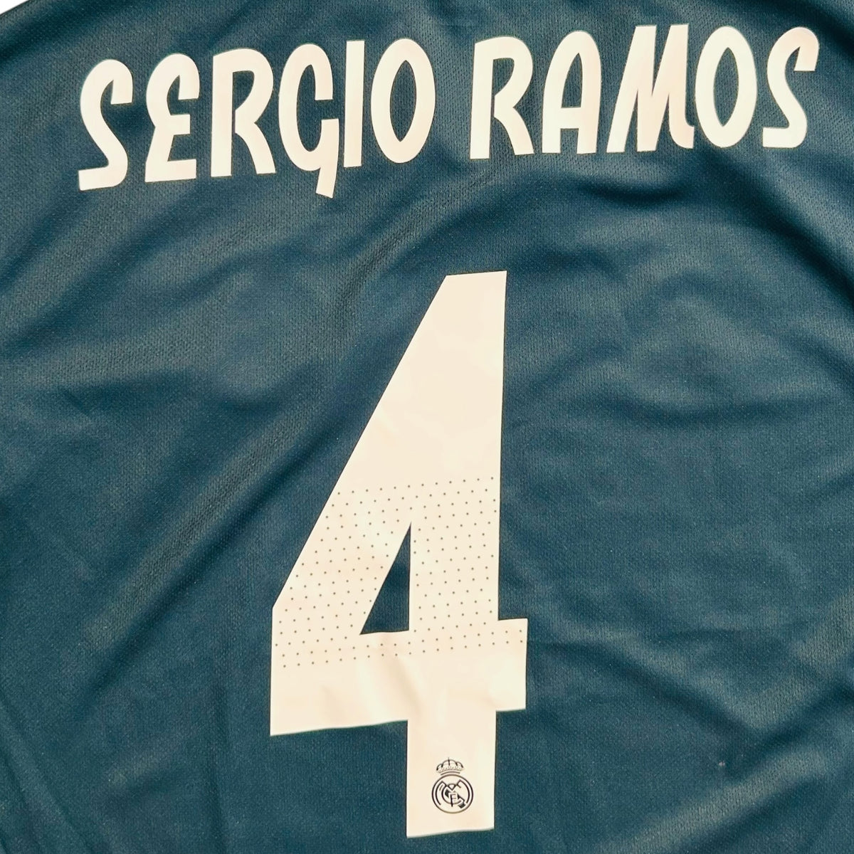 Real Madrid 2018/19 Away - Sergio Ramos 4 (Small) - KITLAUNCH