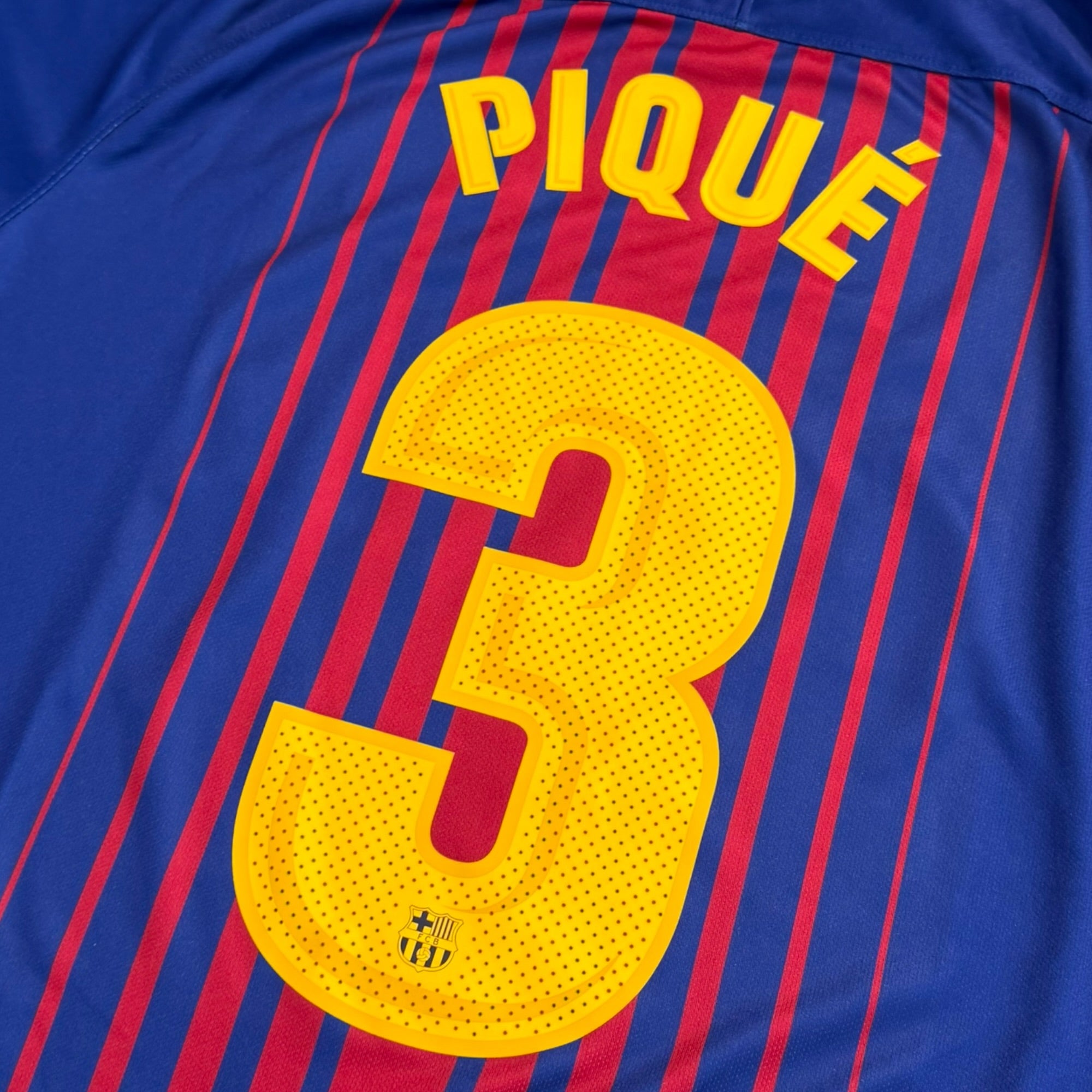 FC Barcelona 2017/18 Home - Piqué 3 (Large) - KITLAUNCH