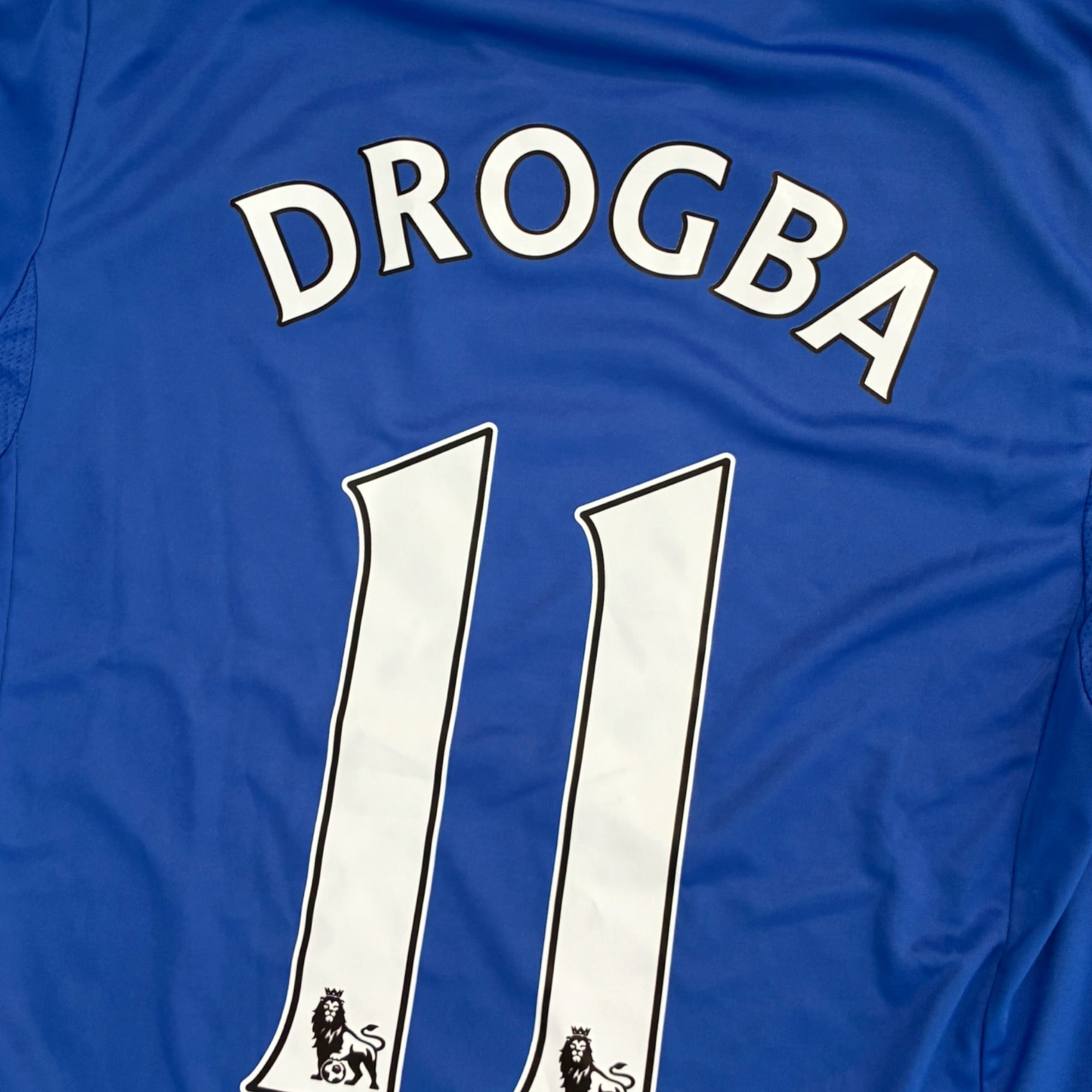 Chelsea 2011/12 Home - Drogba 11 (Medium)