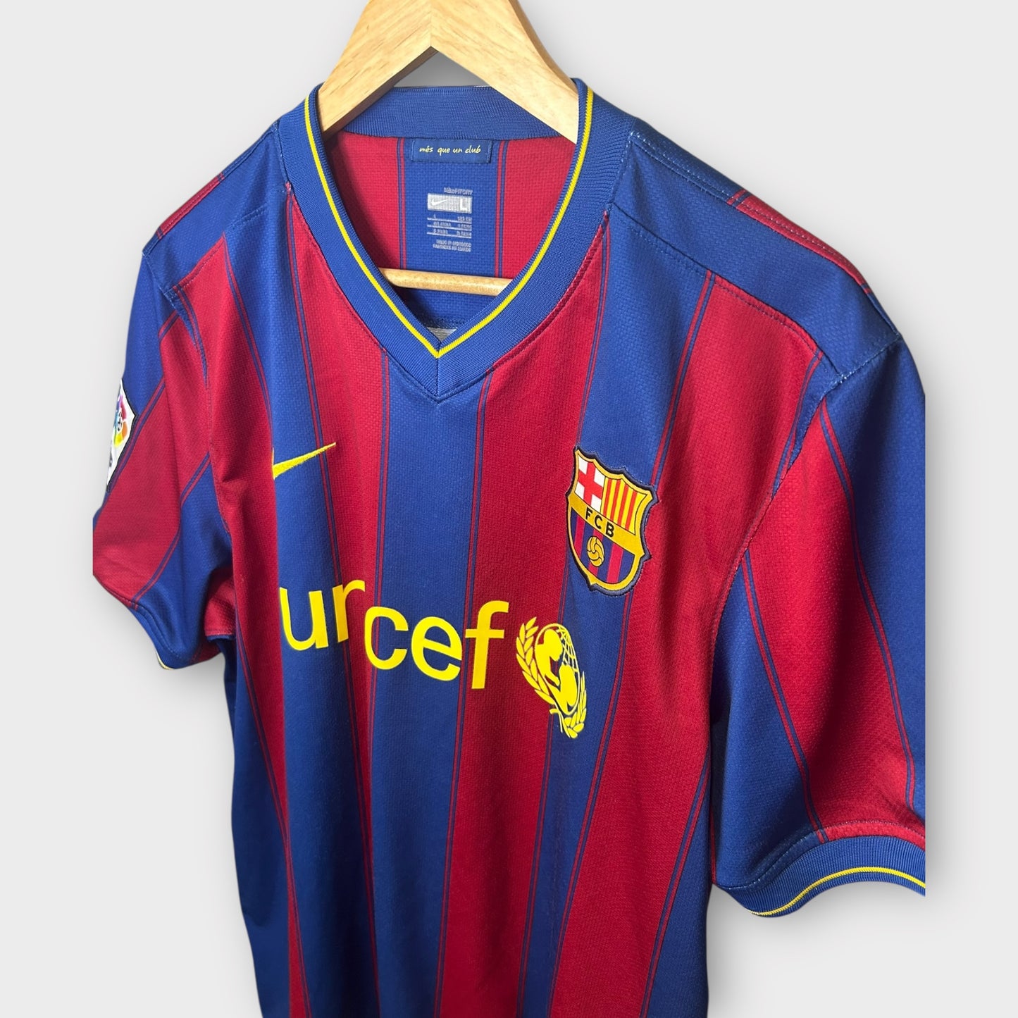 FC Barcelona 2009/10 Home - Messi 10