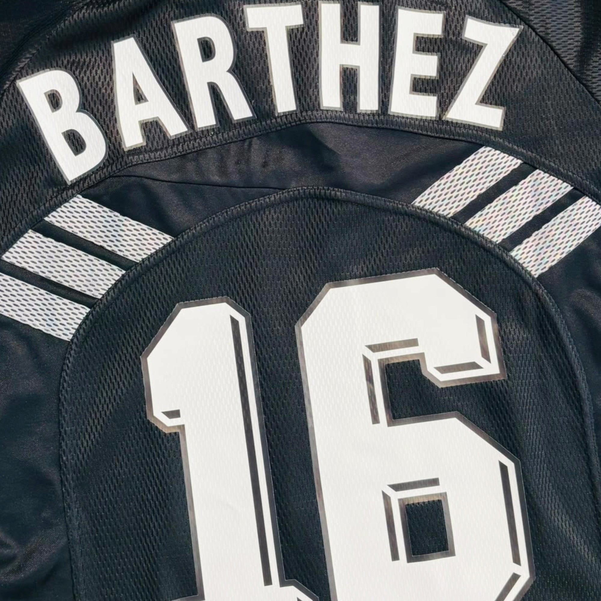 France 1999/00 Home - Barthez 16 (Large)
