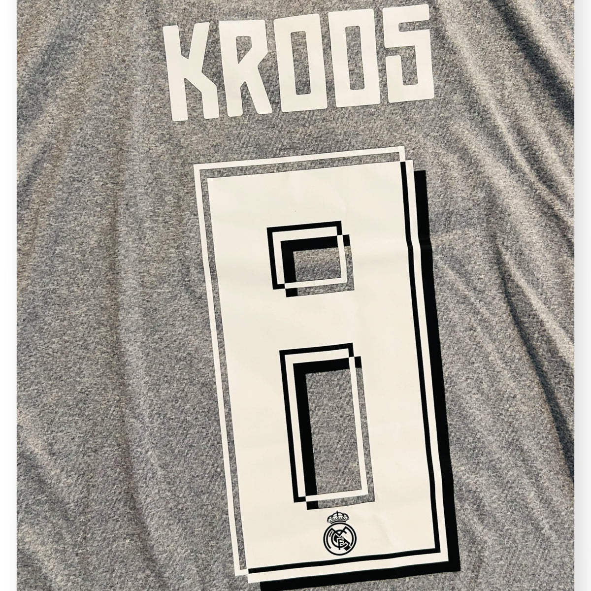 Real Madrid 2015/16 Away - Kroos 8 (Small) - KITLAUNCH