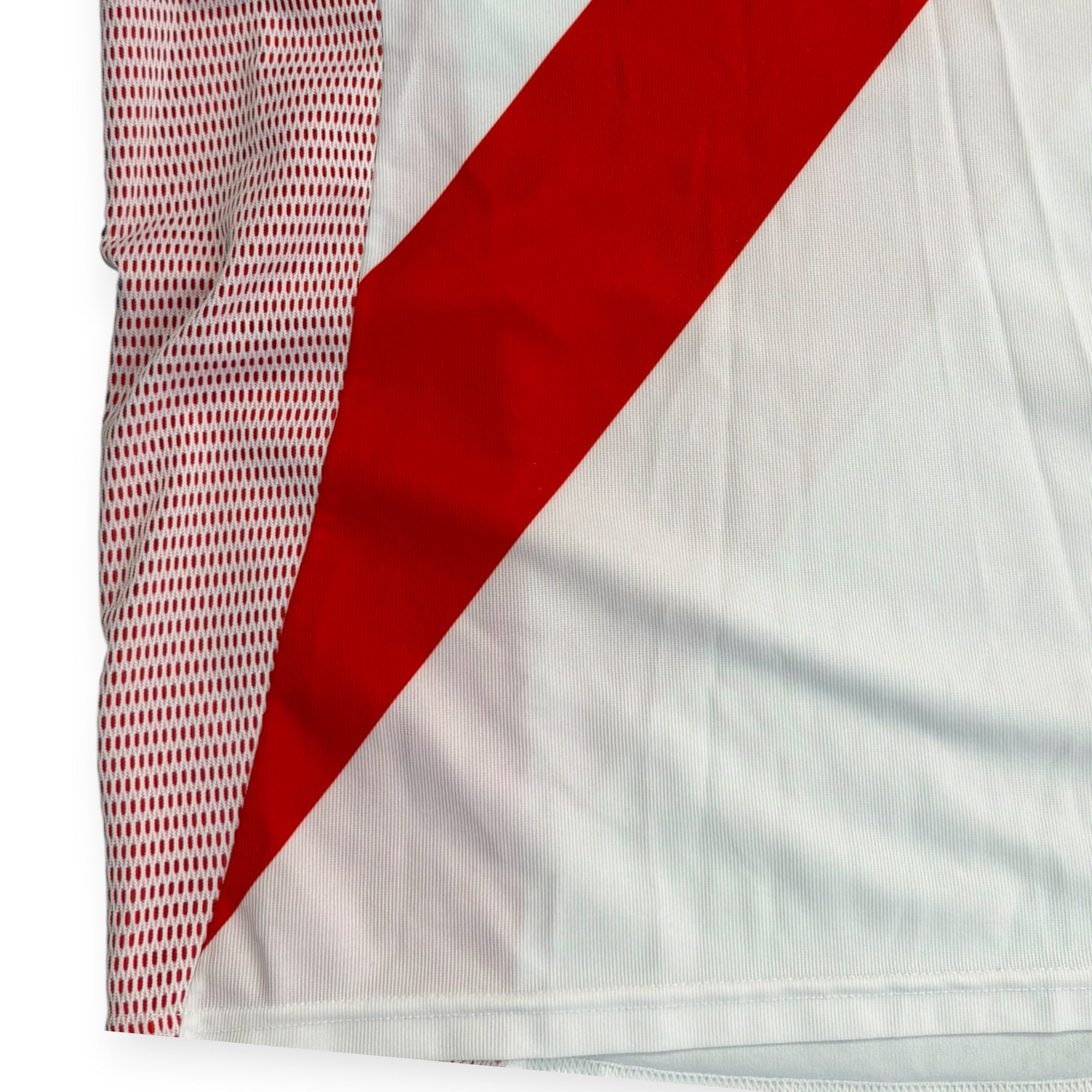 River Plate 2002 Home (Medium) - KITLAUNCH