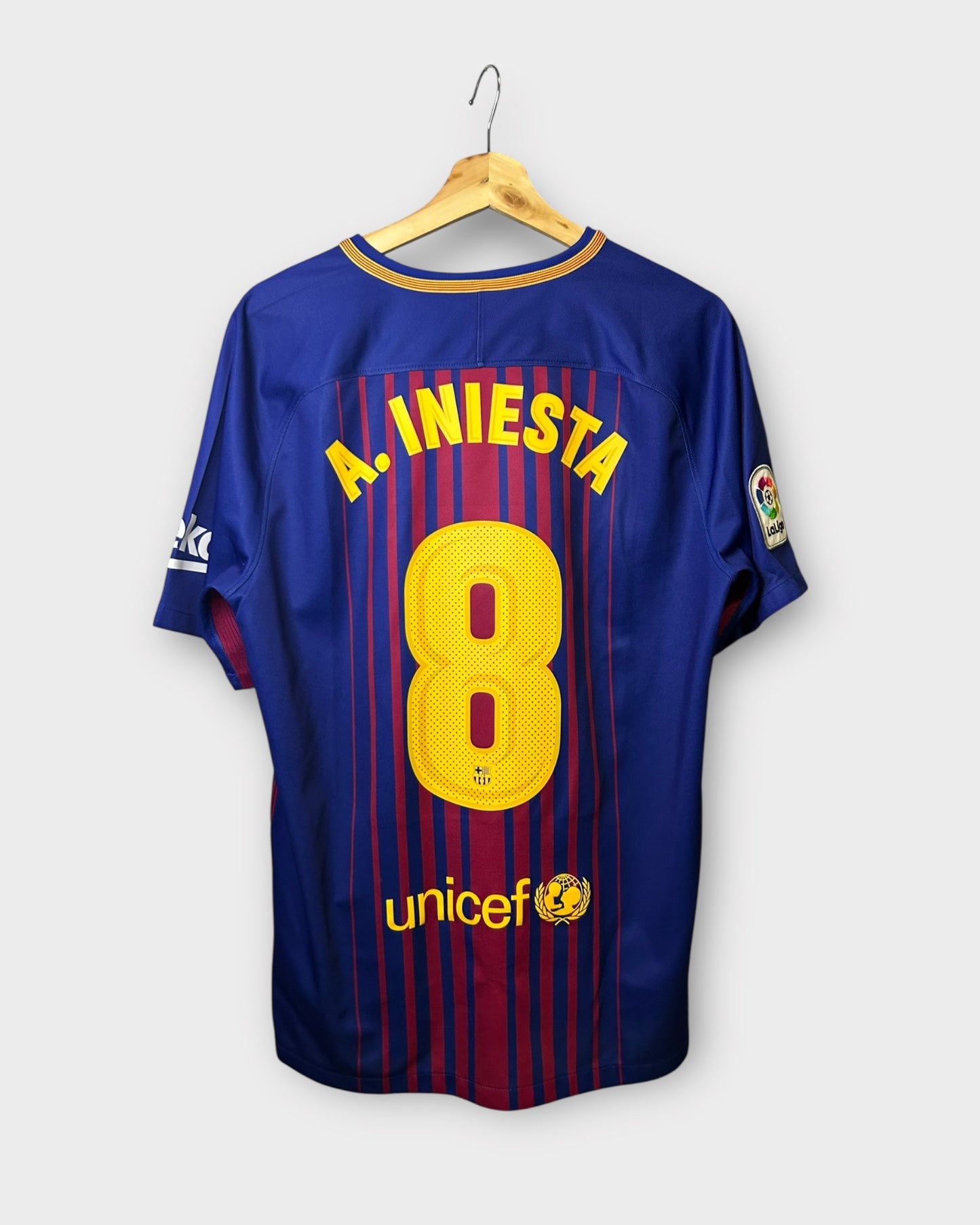 FC Barcelona 2017/18 Home - Iniesta 8 (Large)