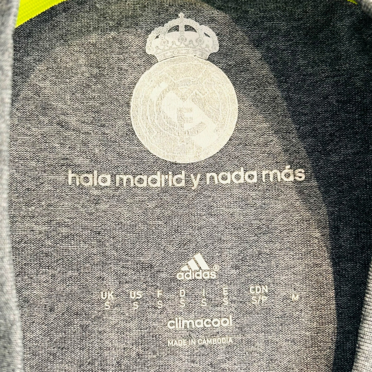 Real Madrid 2015/16 Away - Kroos 8 (Small) - KITLAUNCH