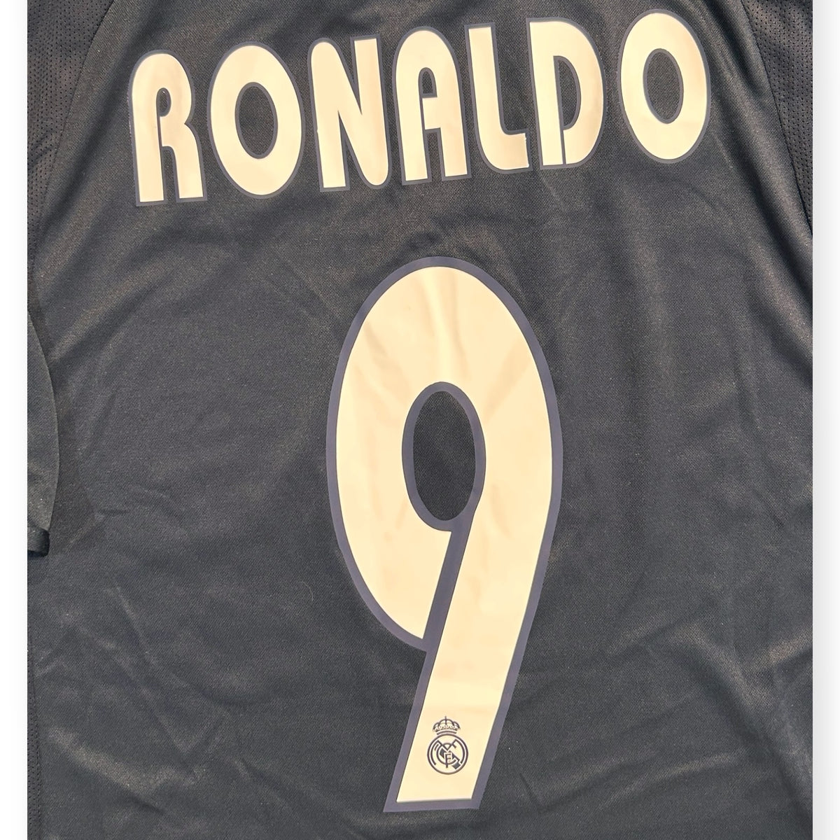 Real Madrid 2003/04 Away + Shorts - Ronaldo 9 (Large) - KITLAUNCH
