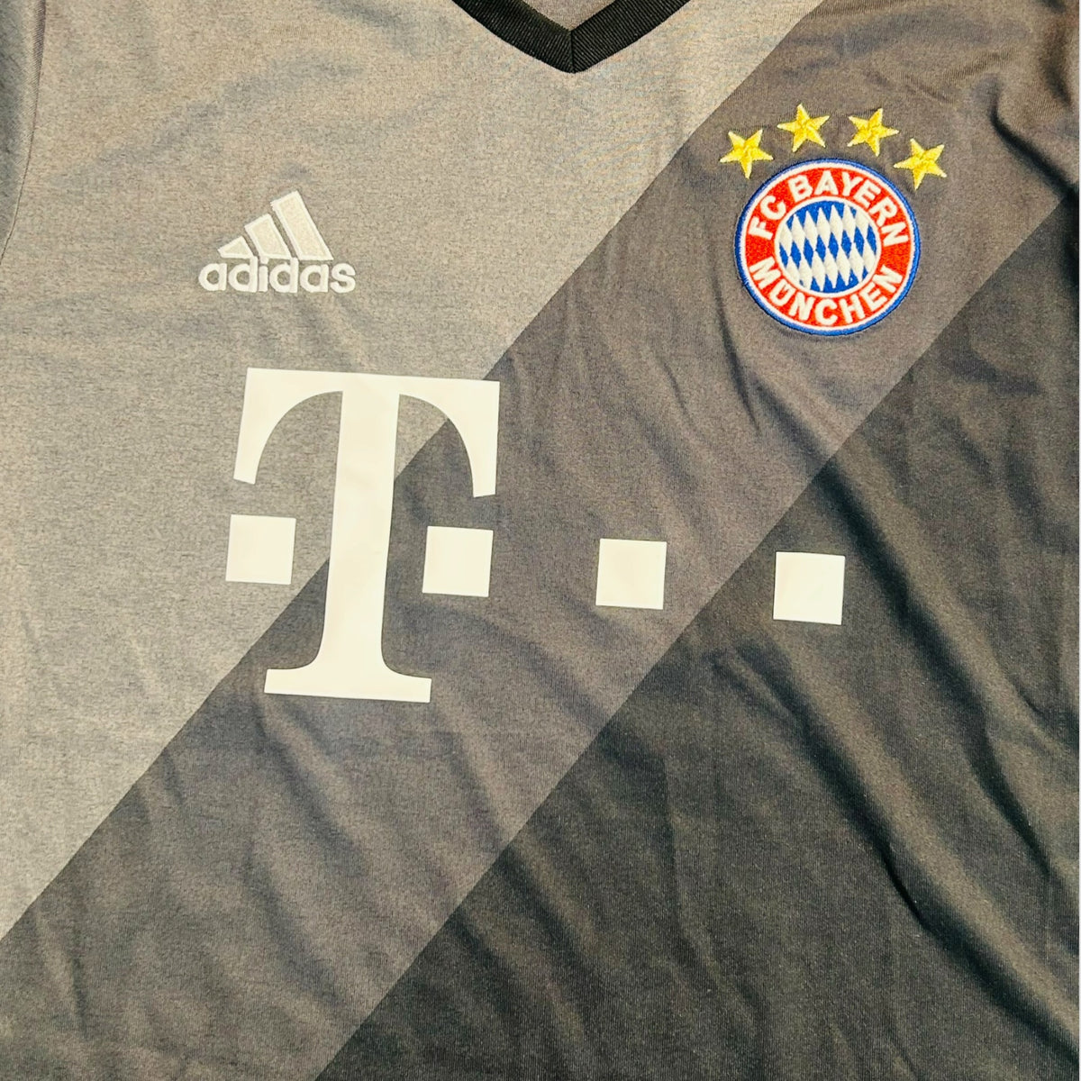 Bayern Munich 2016/17 Away - Alonso 14 - KITLAUNCH