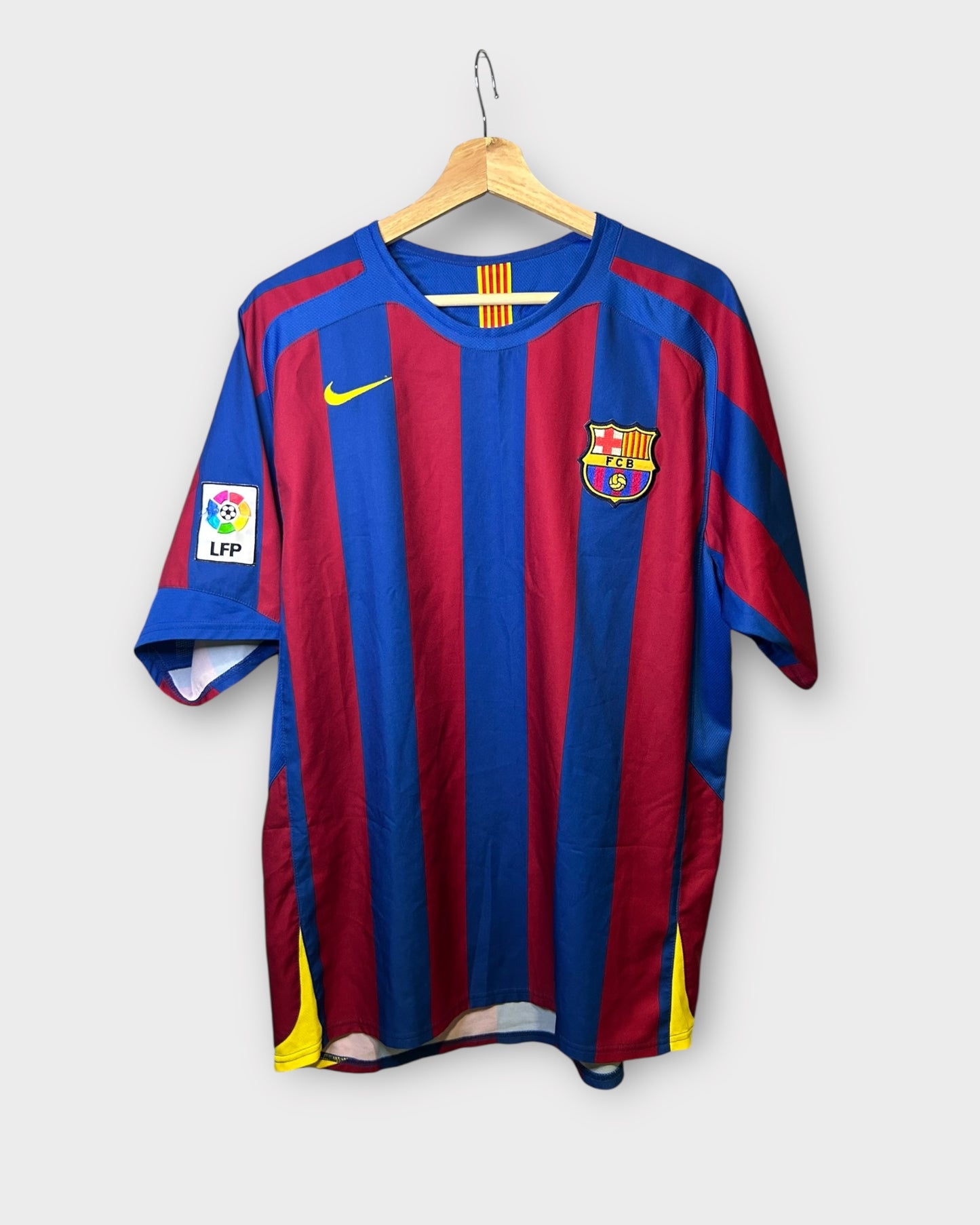 FC Barcelona 2005/06 Home - Messi 30 (Large)