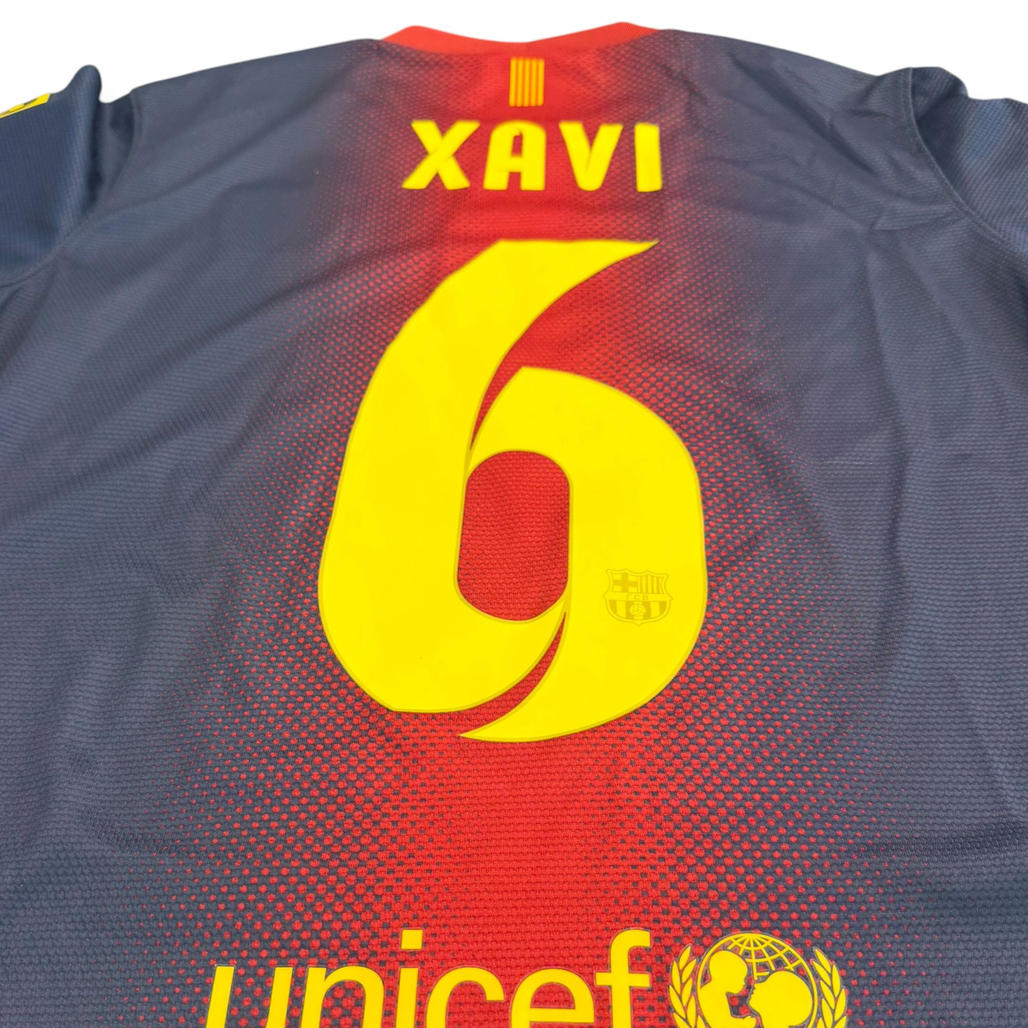 FC Barcelona 2011/12 Home - Xavi 6 (Small)