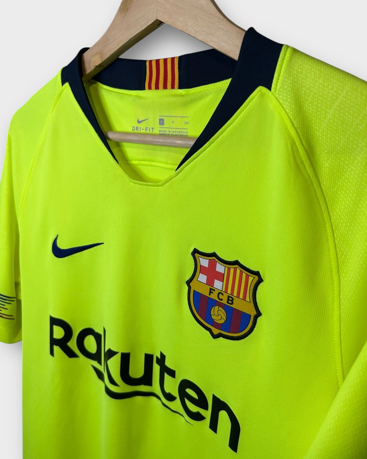 FC Barcelona 2018/19 Away - Piqué 3 (Small)
