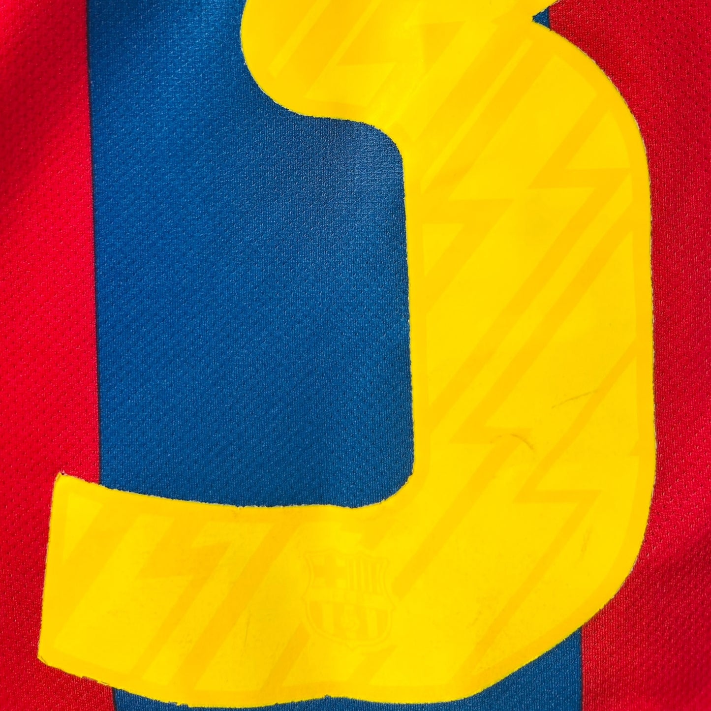FC Barcelona 2010/11 Home - Piqué 3 (Medium)