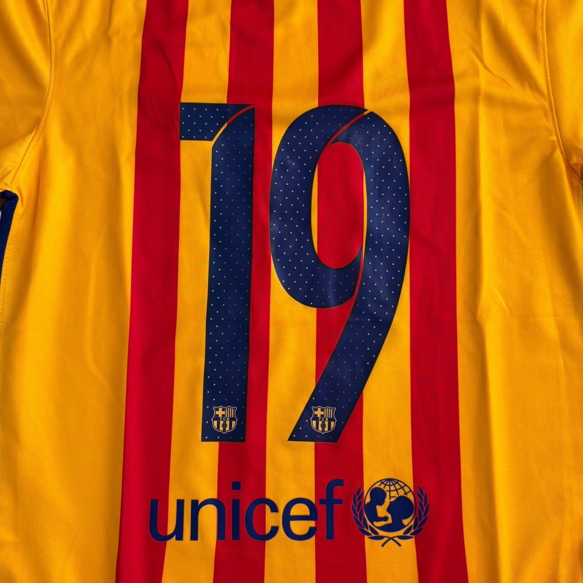 FC Barcelona 2015/16 Away Academy Issue - #19 (Small)