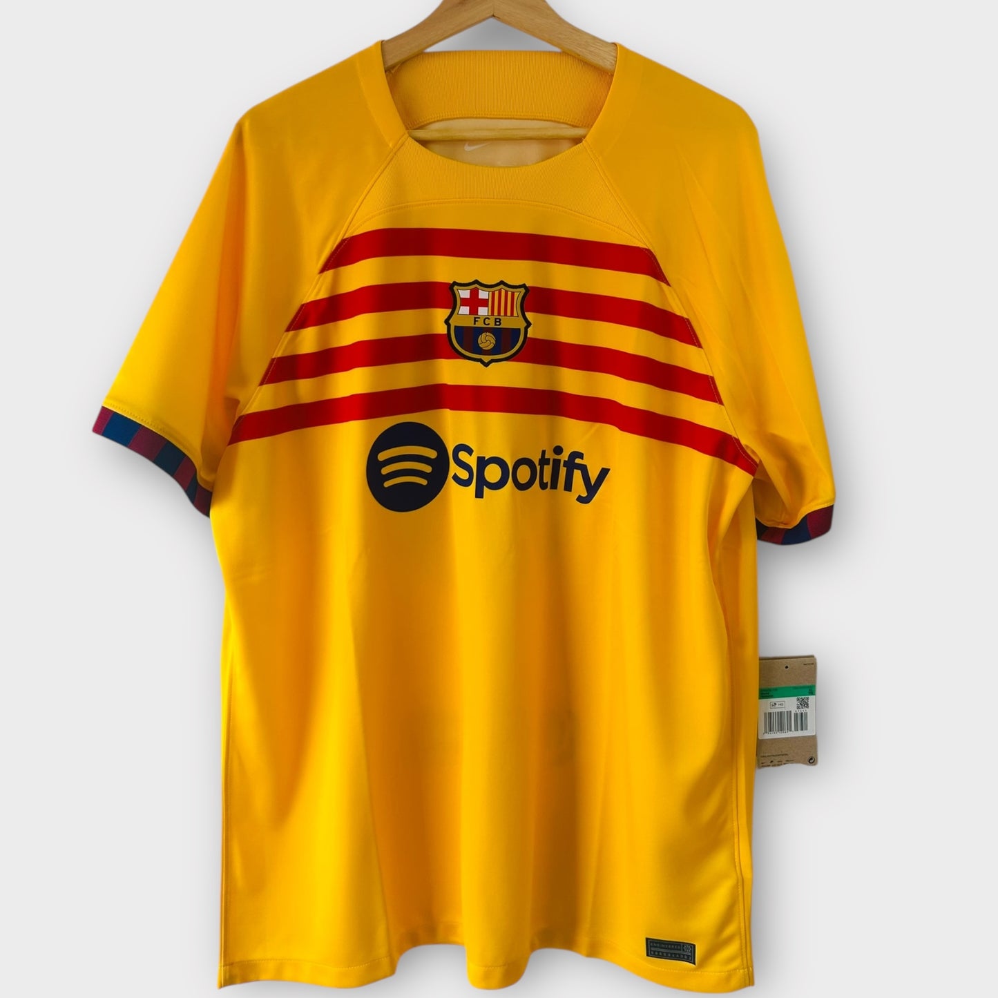 FC Barcelona 2023/24 Senyera 4th - Pedri 8 *NEW* (XL)