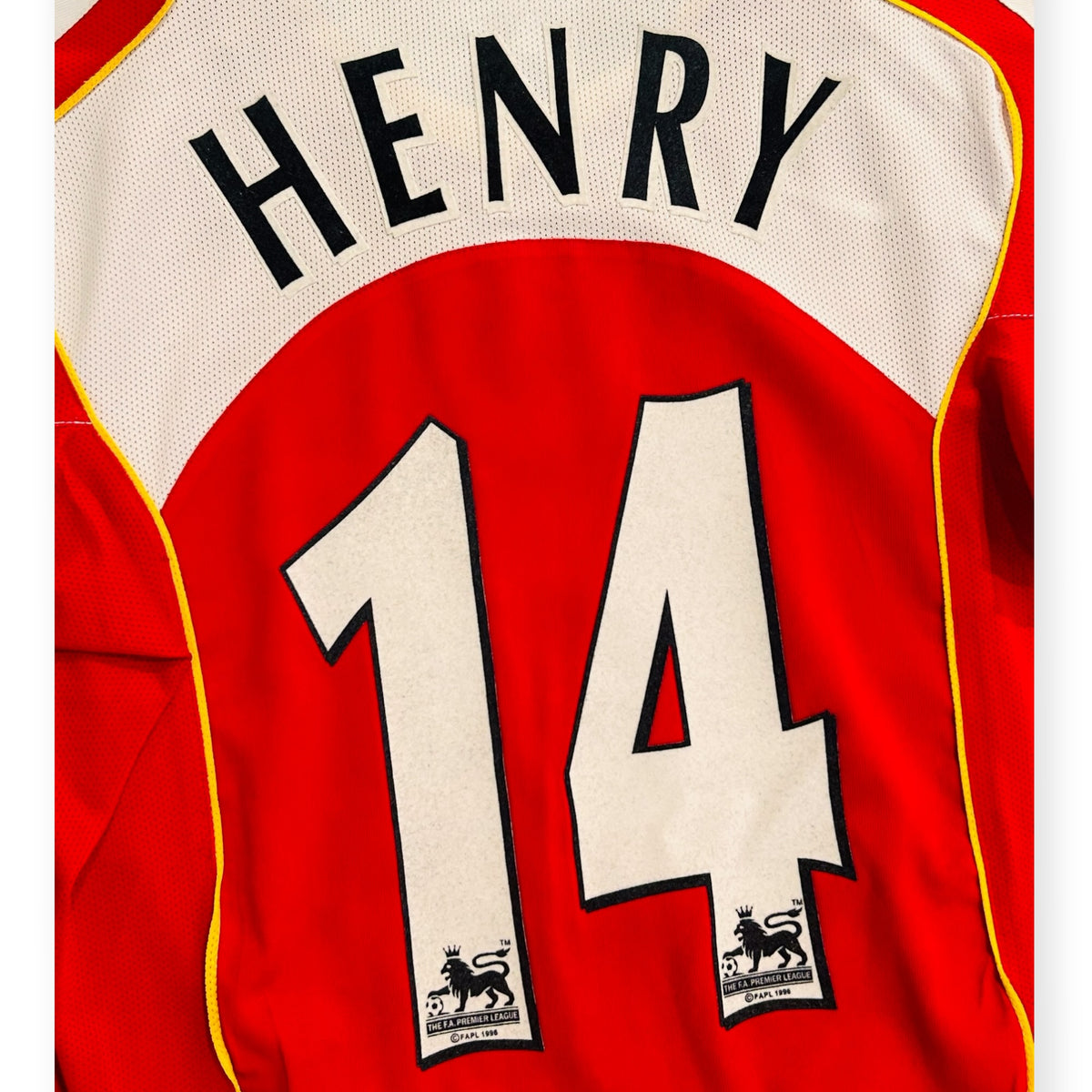 Arsenal FC 2004/05 Home - Henry 14 (Medium)