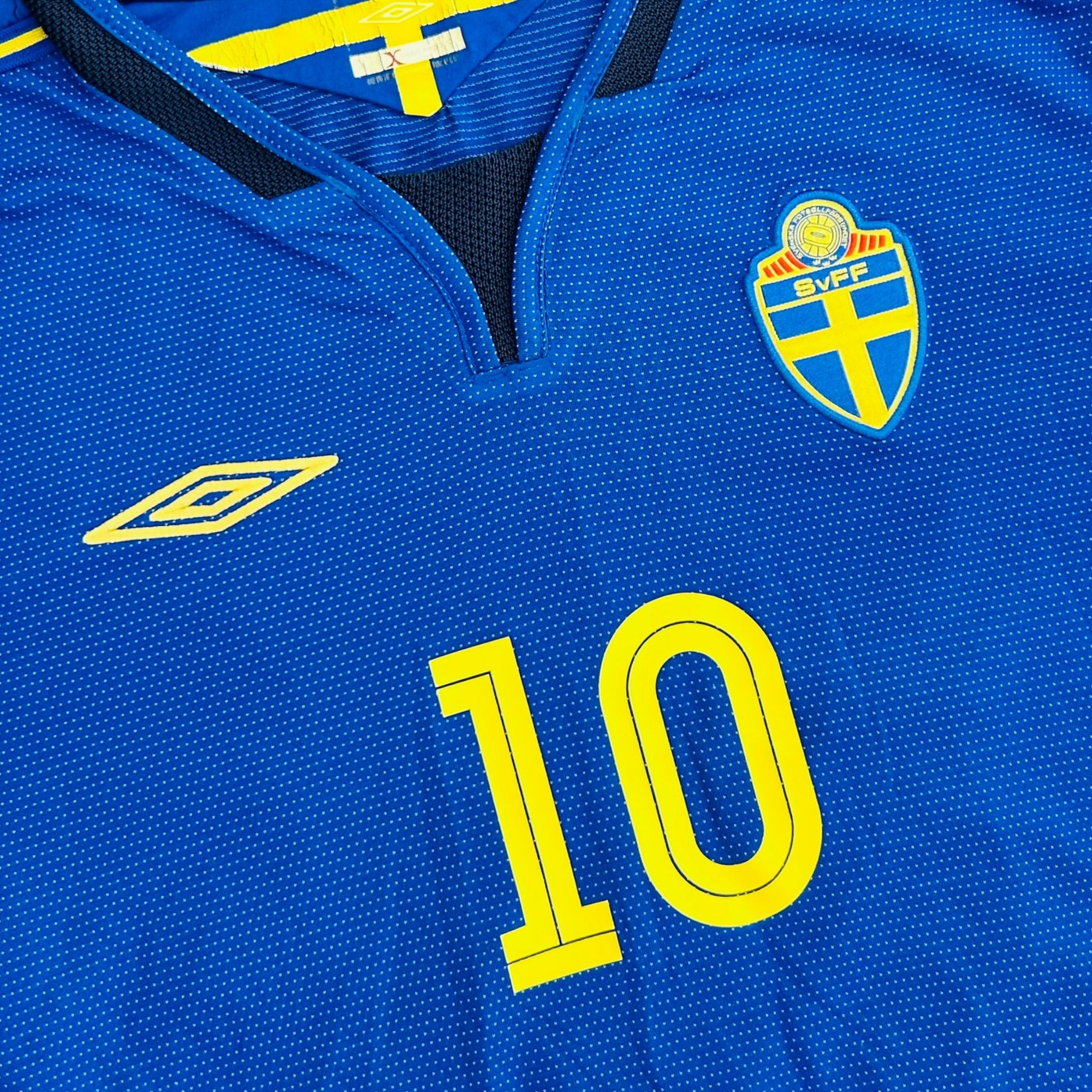 Sweden 2004/06 Away - Ibrahimovic 10 (Large) - KITLAUNCH