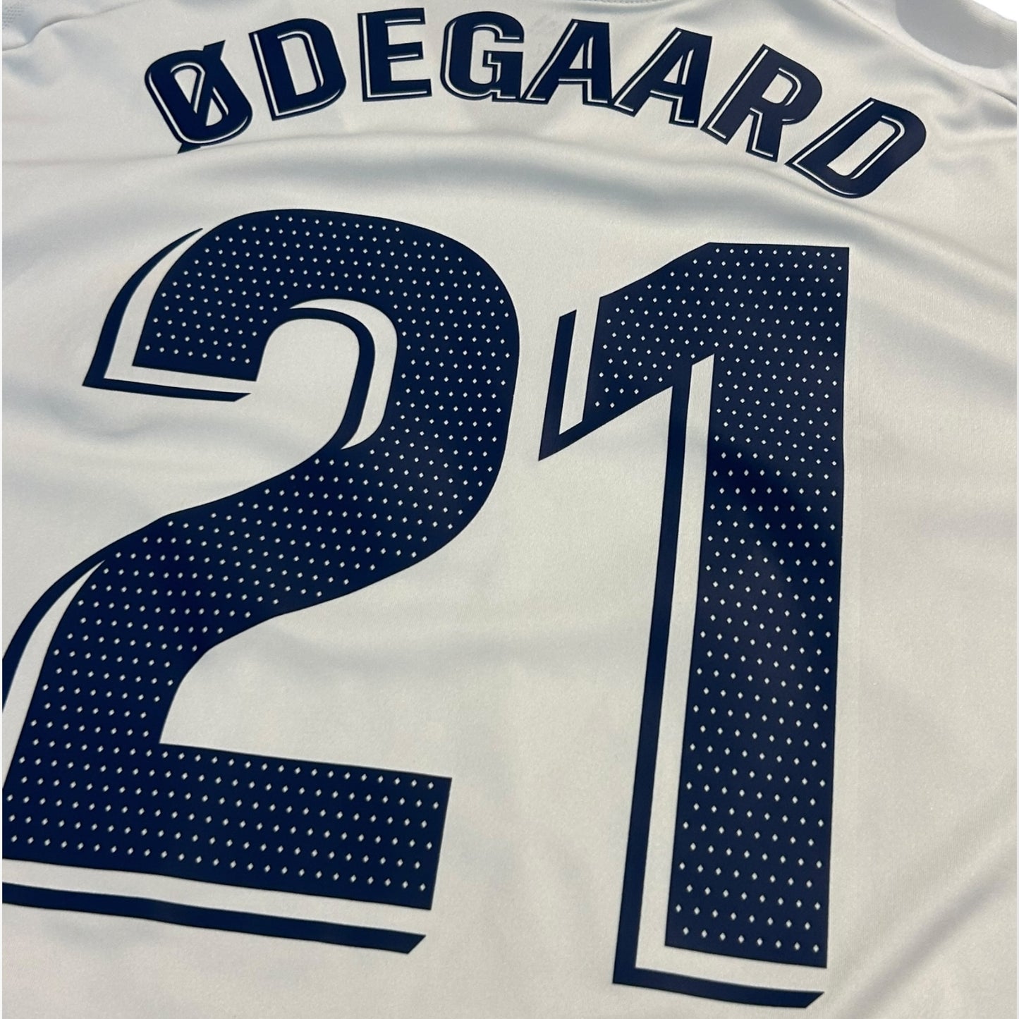 Real Madrid 2020/21 Home - Odegaard 21 (XL) - KITLAUNCH