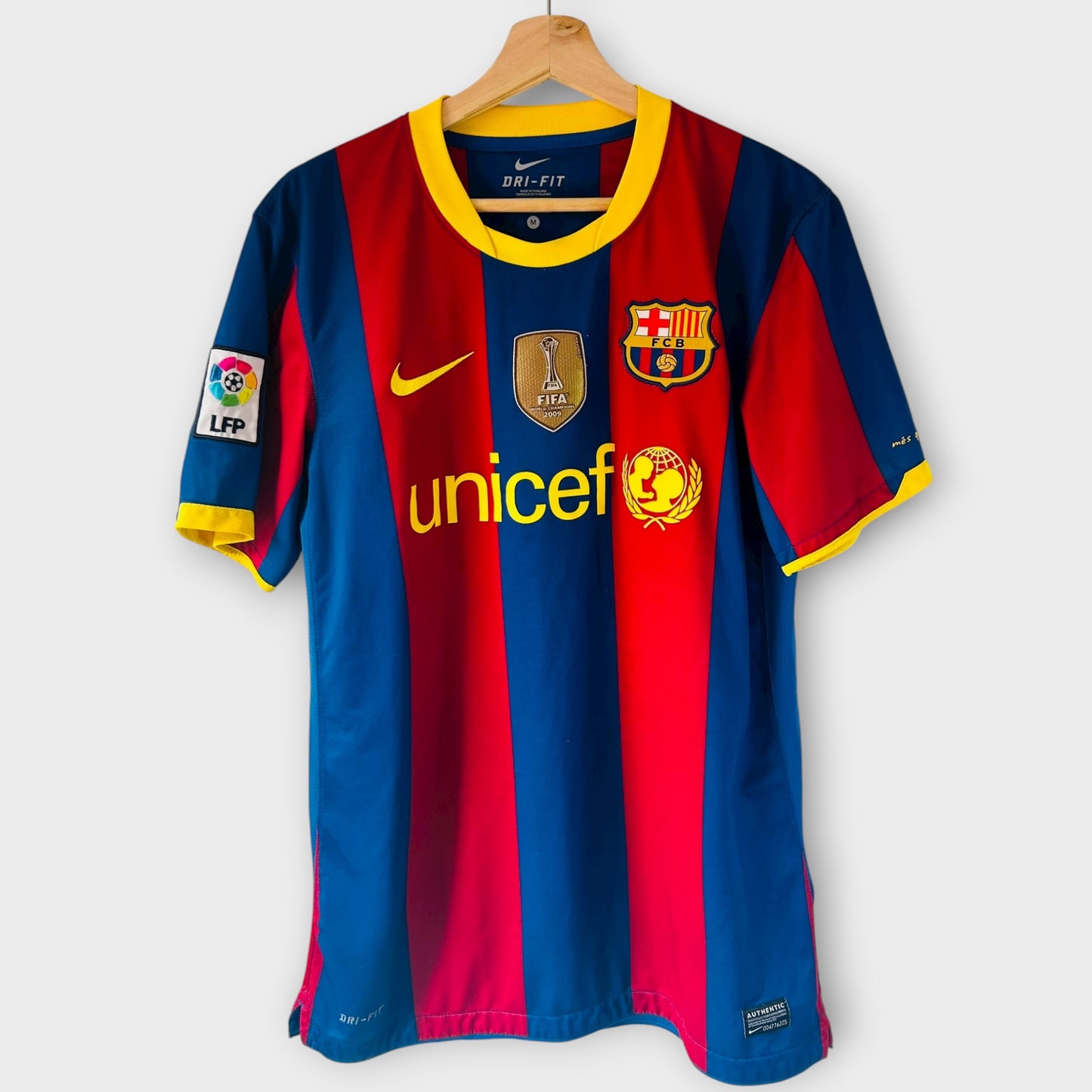 FC Barcelona 2010/11 Home - Piqué 3 (Medium)