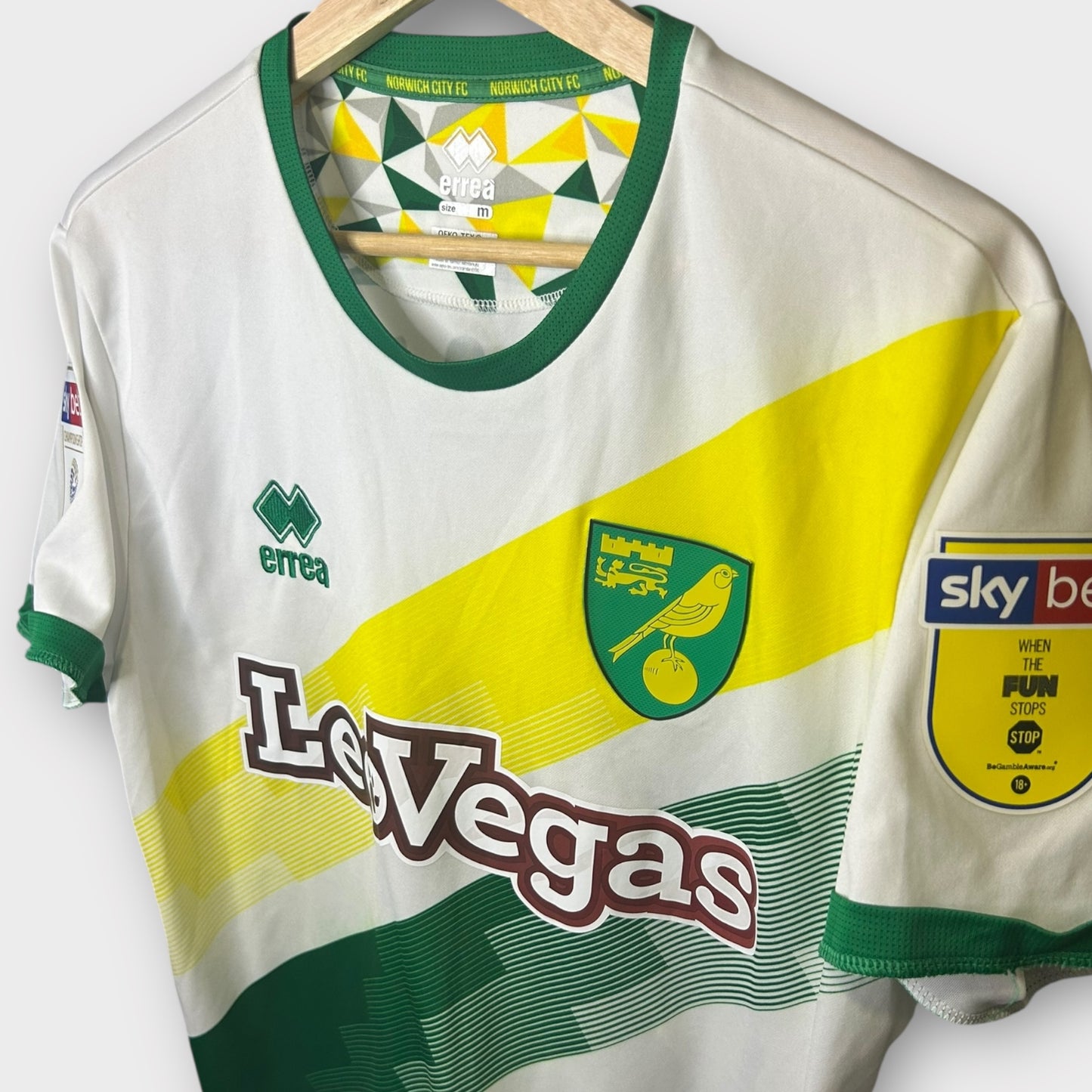 Norwich 2018/19 Match Issue Away - Onel Hernández 25 (Medium)