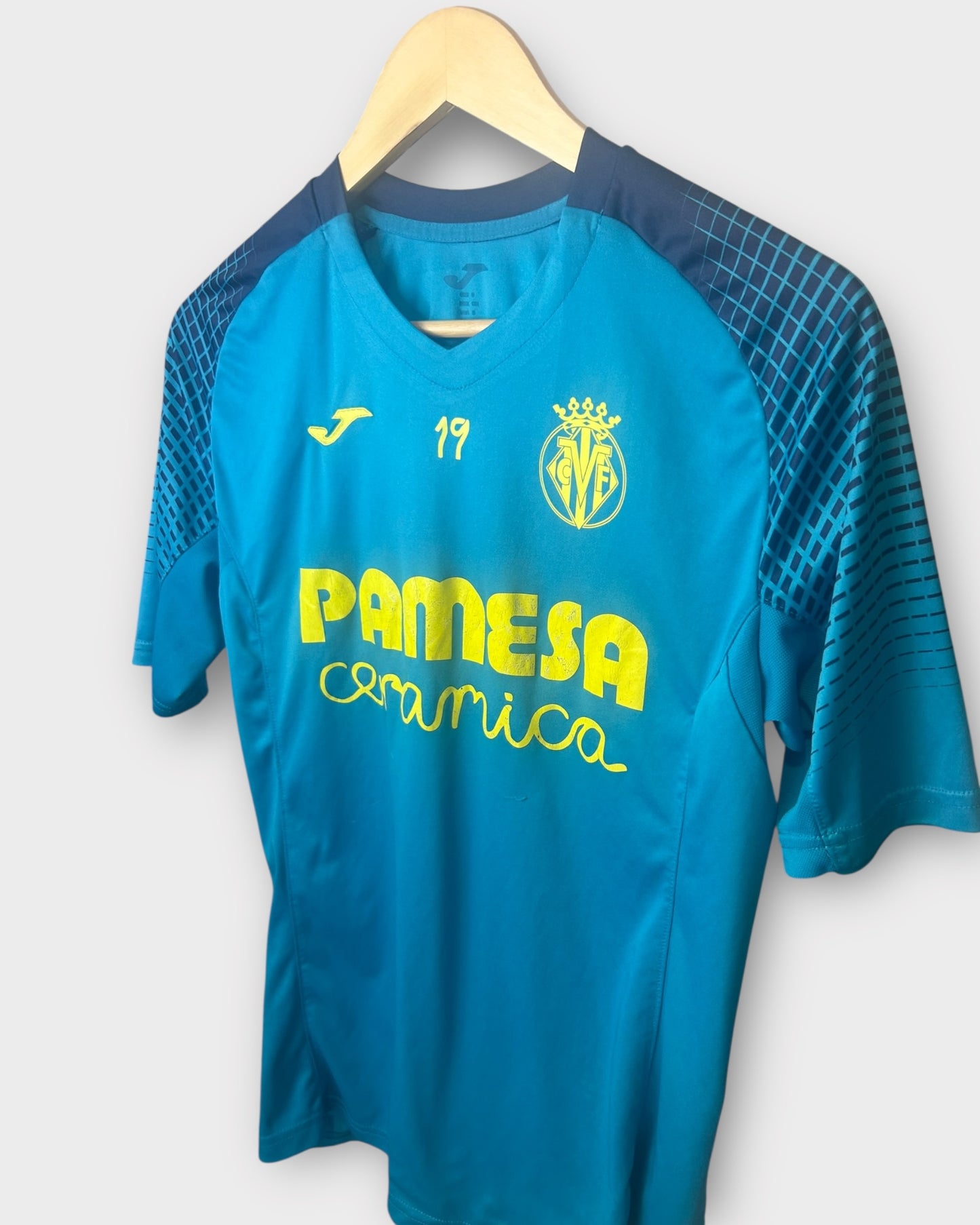 Villarreal CF Player Issue #19 Training Shirt (Small)