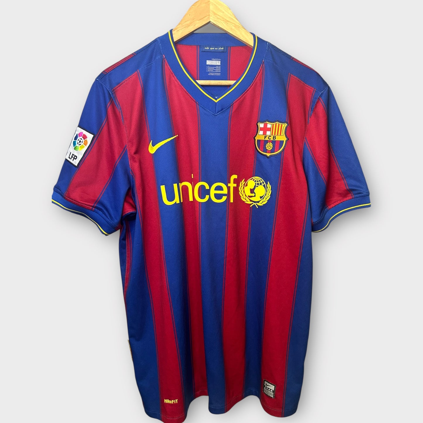 FC Barcelona 2009/10 Home - Messi 10