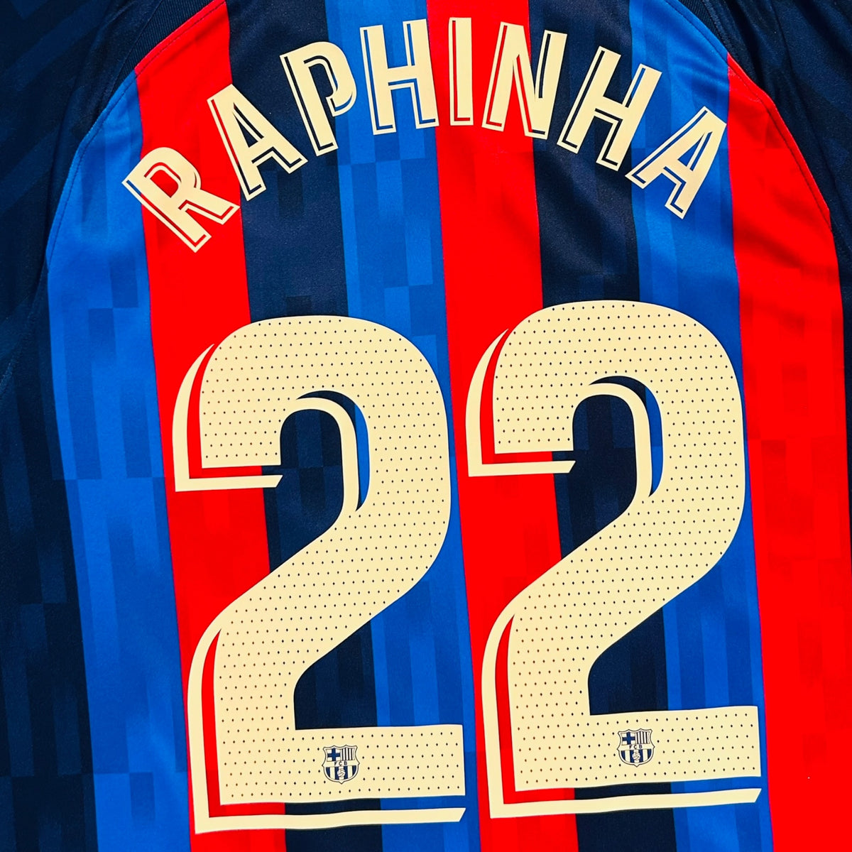 FC Barcelona 2022/23 Home - Raphinha 22 (Large) - KITLAUNCH