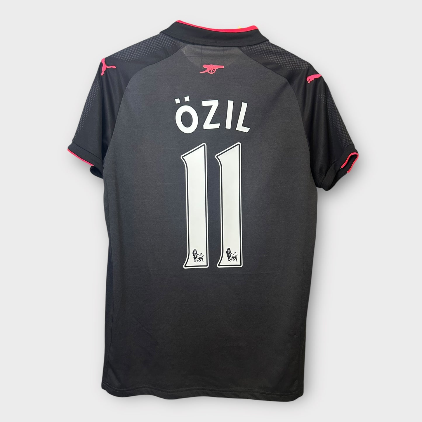 Arsenal 2017/18 Third - Ozil 11