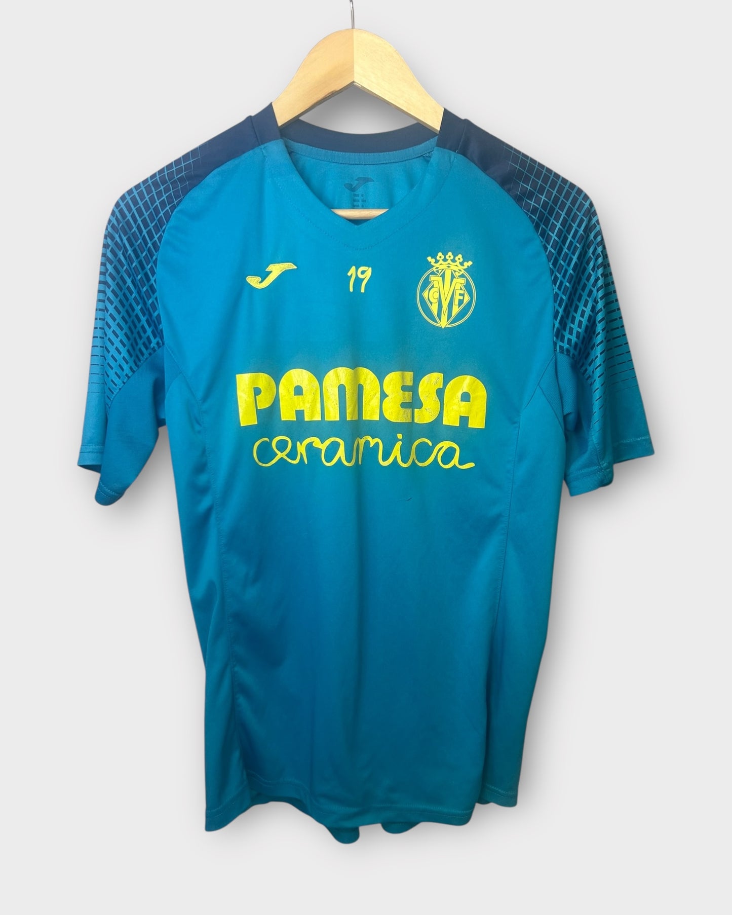 Villarreal CF Player Issue #19 Training Shirt (Small)