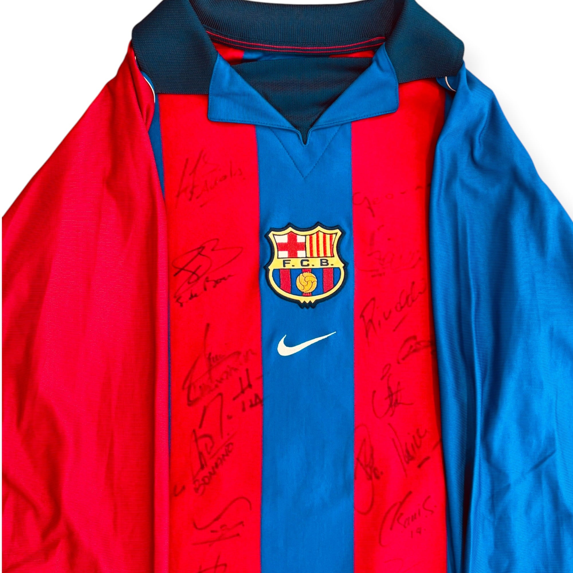 FC Barcelona 2001/02 Home Match Issue & Signed (Large)