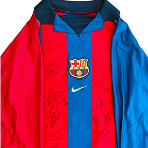 FC Barcelona 2001/02 Home Match Issue & Signed (Large)