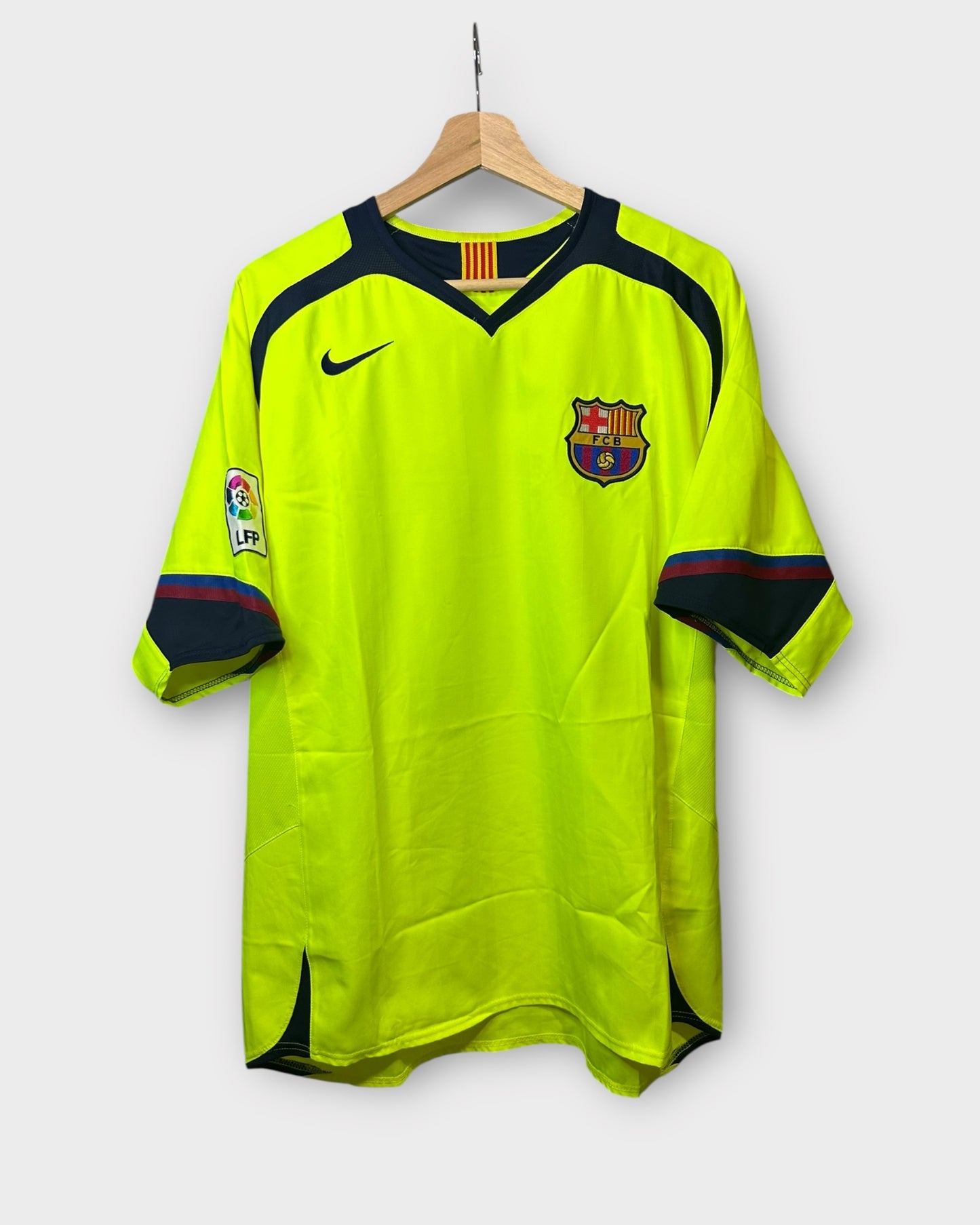 FC Barcelona 2005/06 Away - Messi 30 (Large)