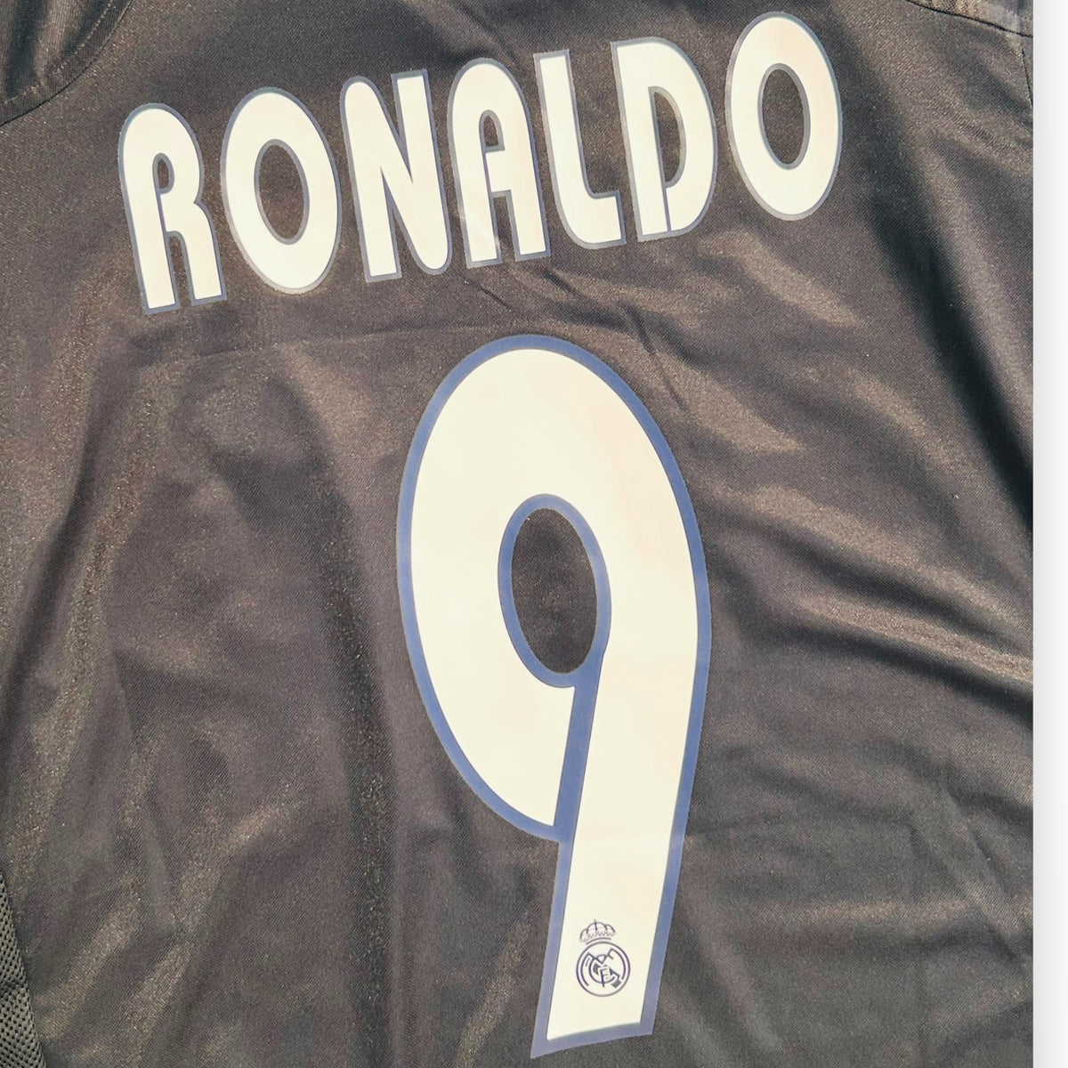 Real Madrid 2004/05 Away - Ronaldo 9 (Medium) - KITLAUNCH