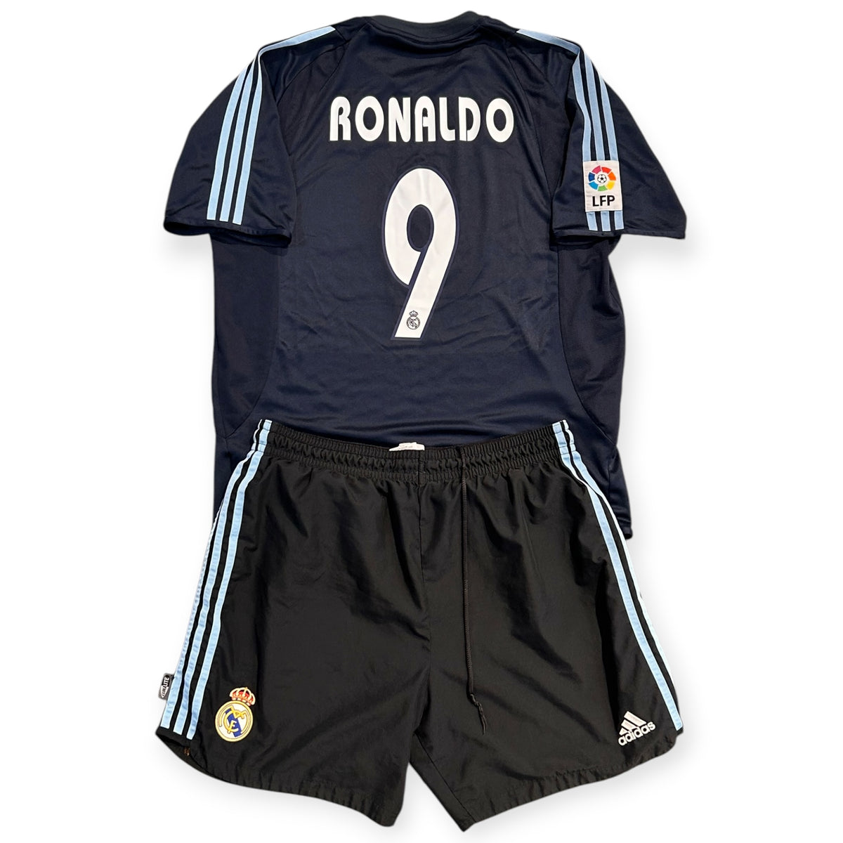 Real Madrid 2003/04 Away + Shorts - Ronaldo 9 (Large) - KITLAUNCH