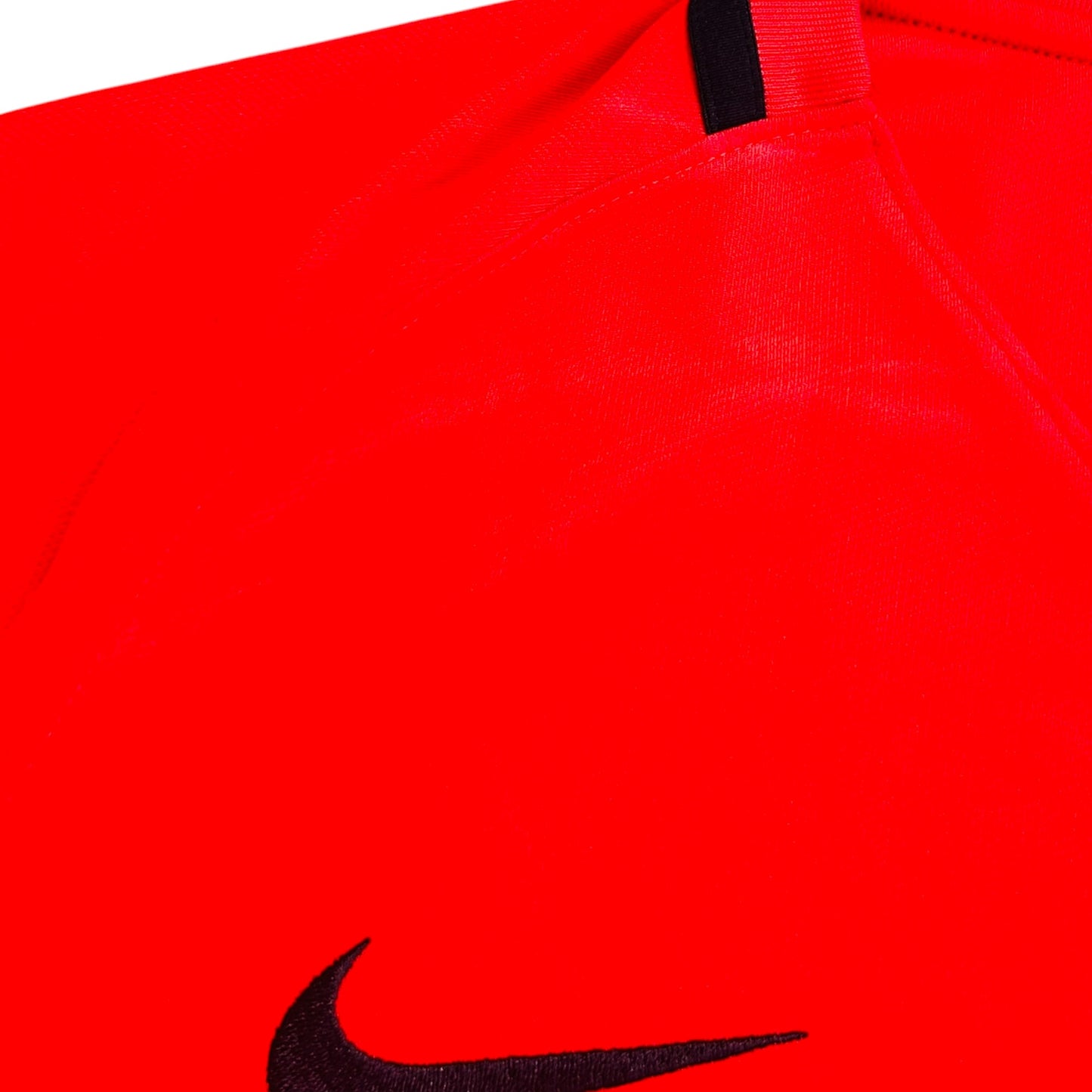 Eintracht Frankfurt 2016/17 Away - KITLAUNCH