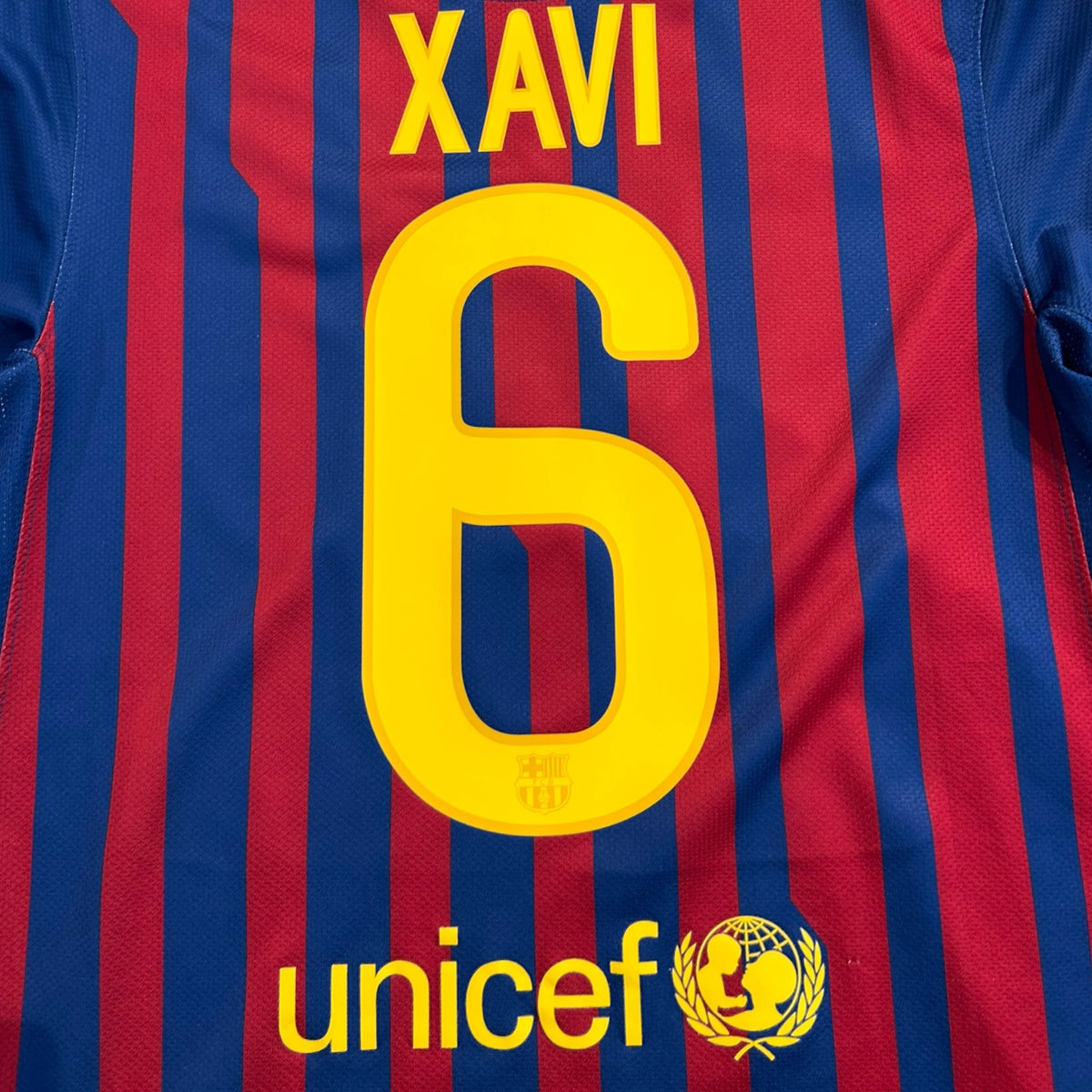 FC Barcelona 2011/12 Home - Xavi 6 (Small)