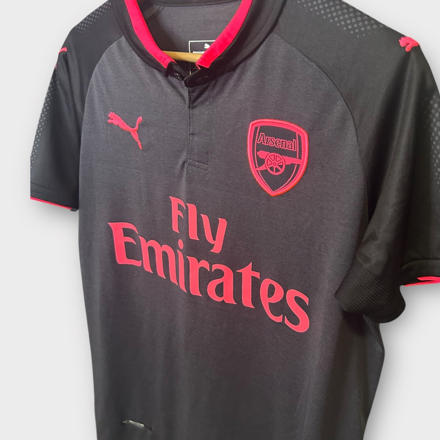 Arsenal 2017/18 Third - Ozil 11