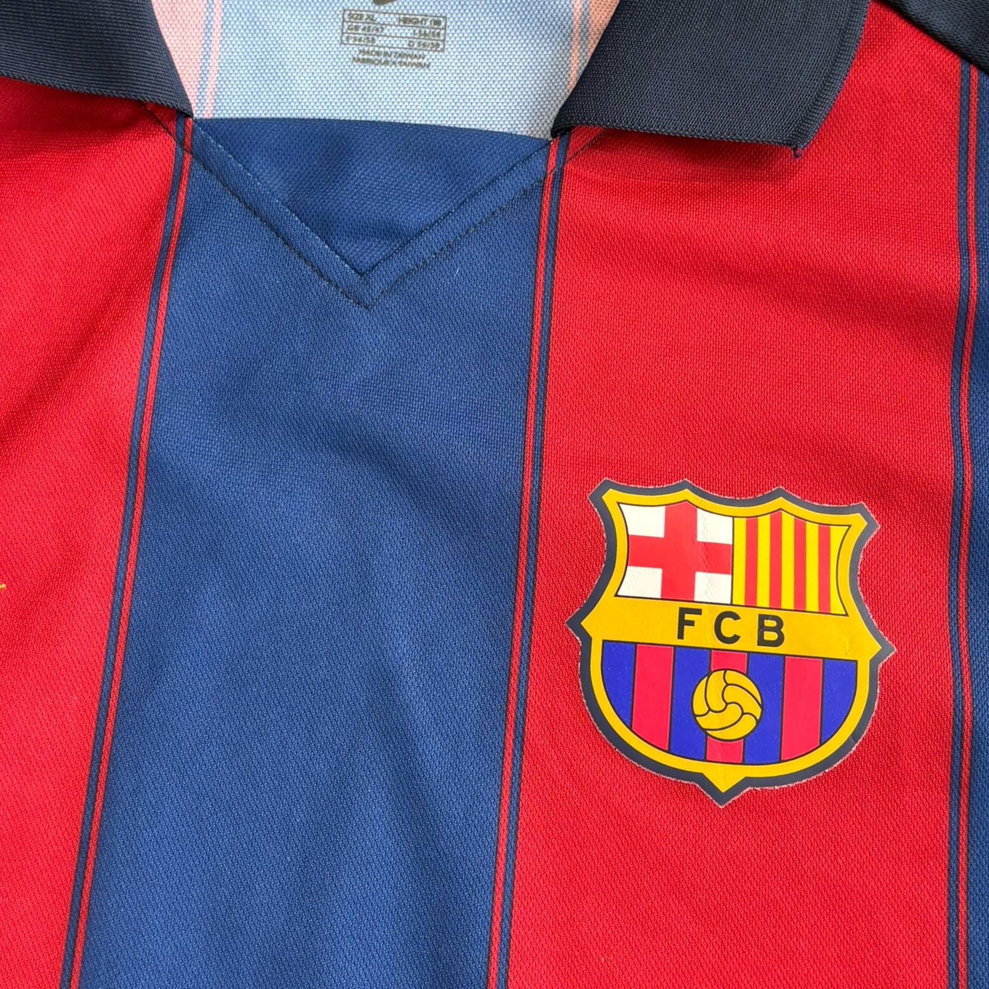 FC Barcelona 2003/04 Home Basic Version - Ronaldinho 10 (XL)