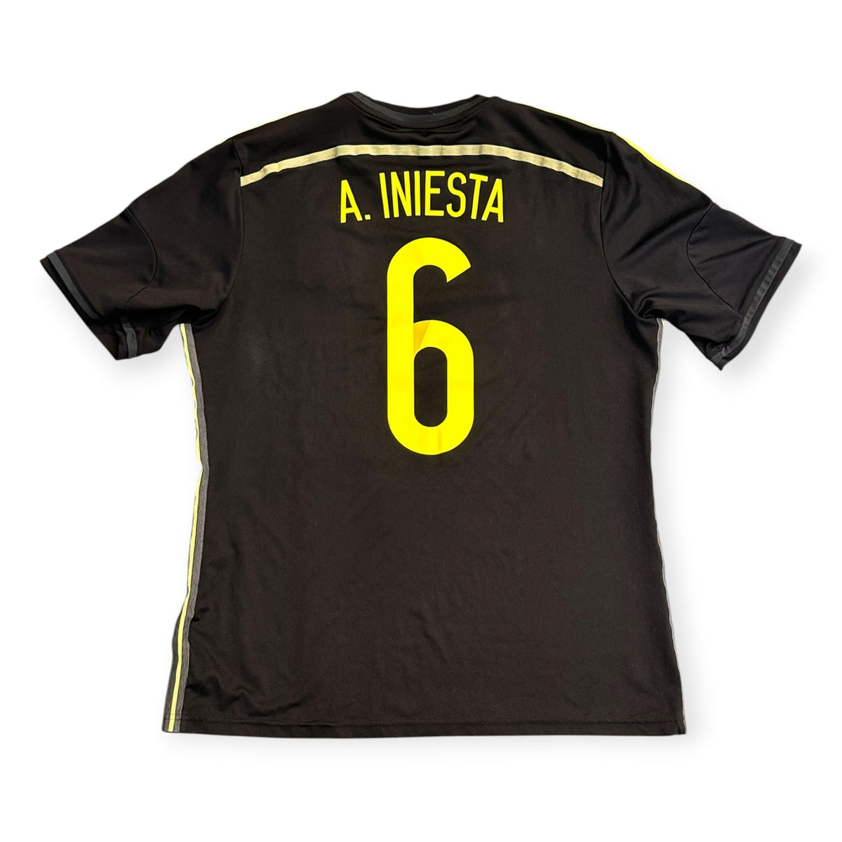 Spain 2014 Away - Iniesta 6 (Medium) - KITLAUNCH