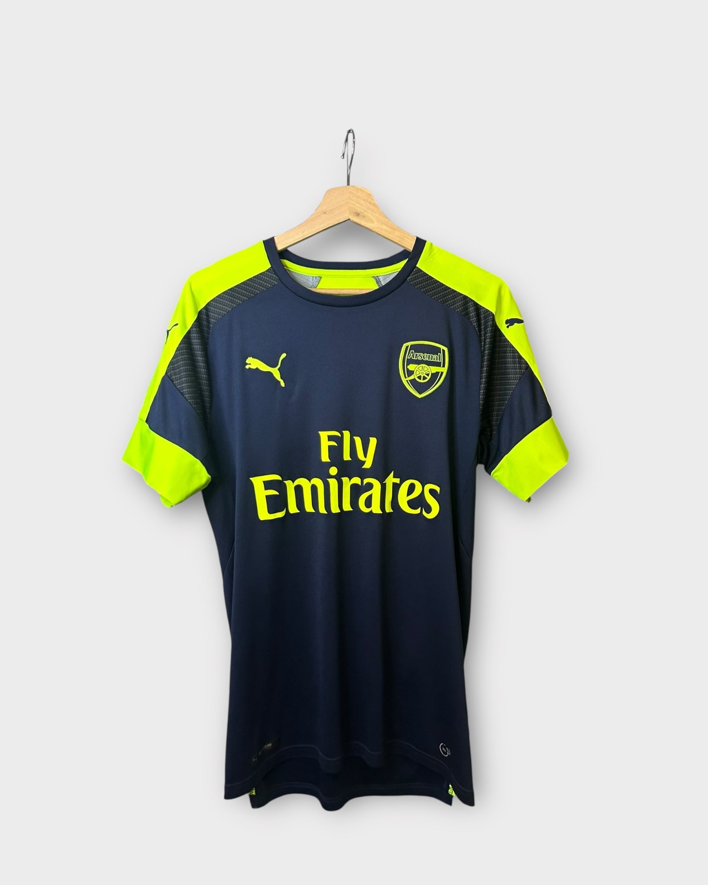 Arsenal FC 2016/17 Third - Özil 11 (Medium)