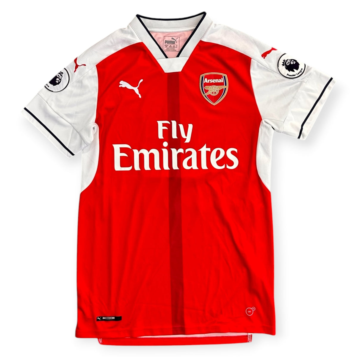 Arsenal 2016/17 Home - Ozil 11 (Small)