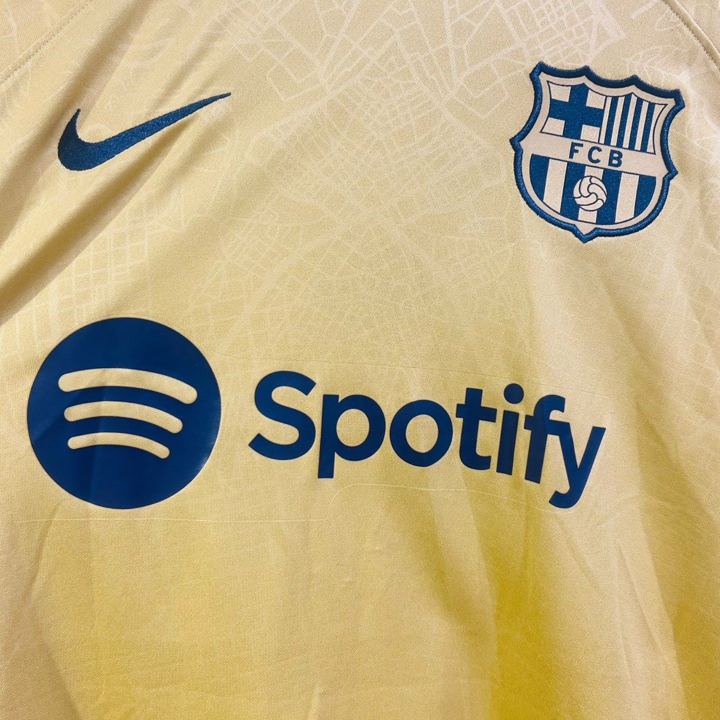 FC Barcelona 2022/23 Away & Shorts - Gavi 6 (Medium)