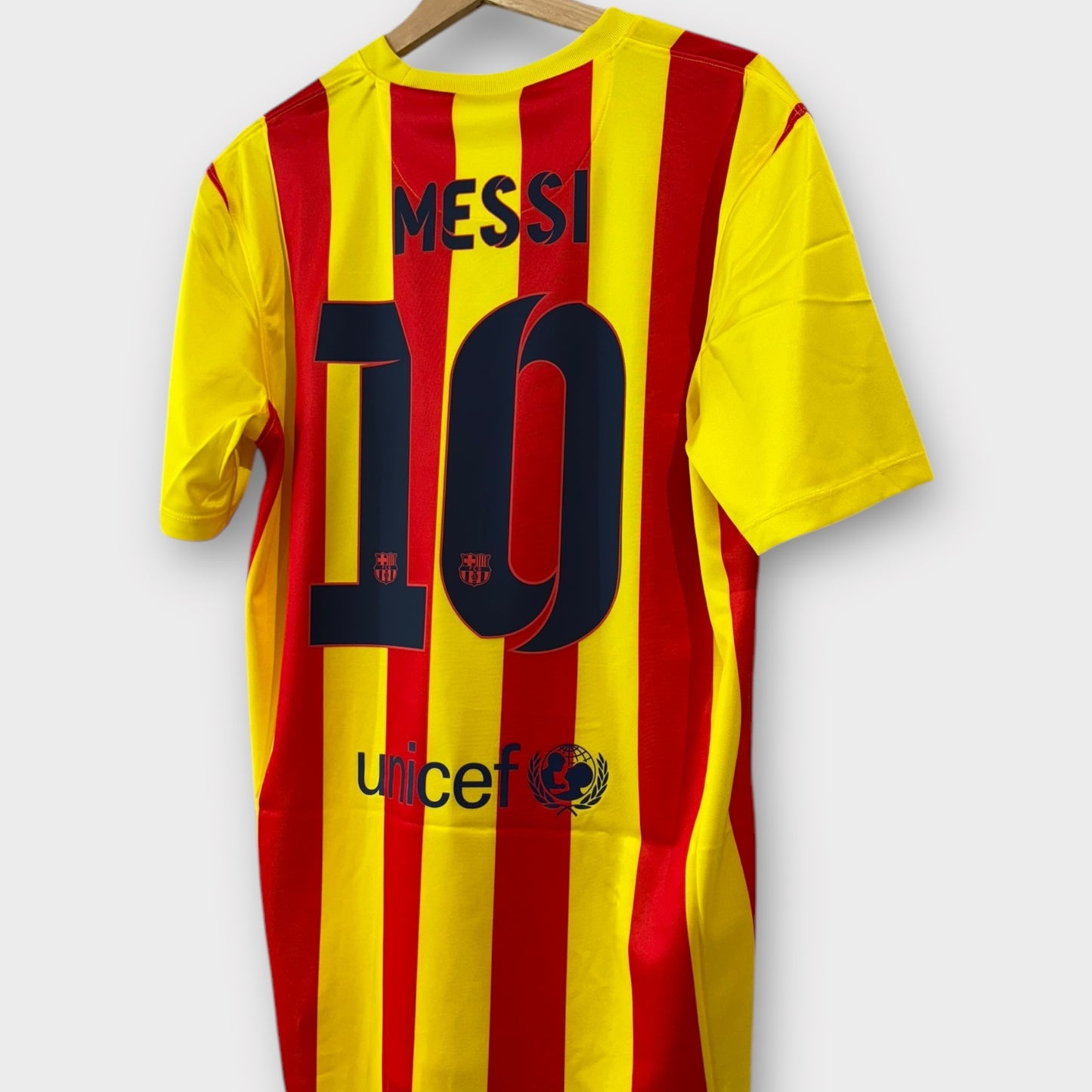 FC Barcelona 2013/14 Away Senyera -  Messi 10 (Multiple Sizes)