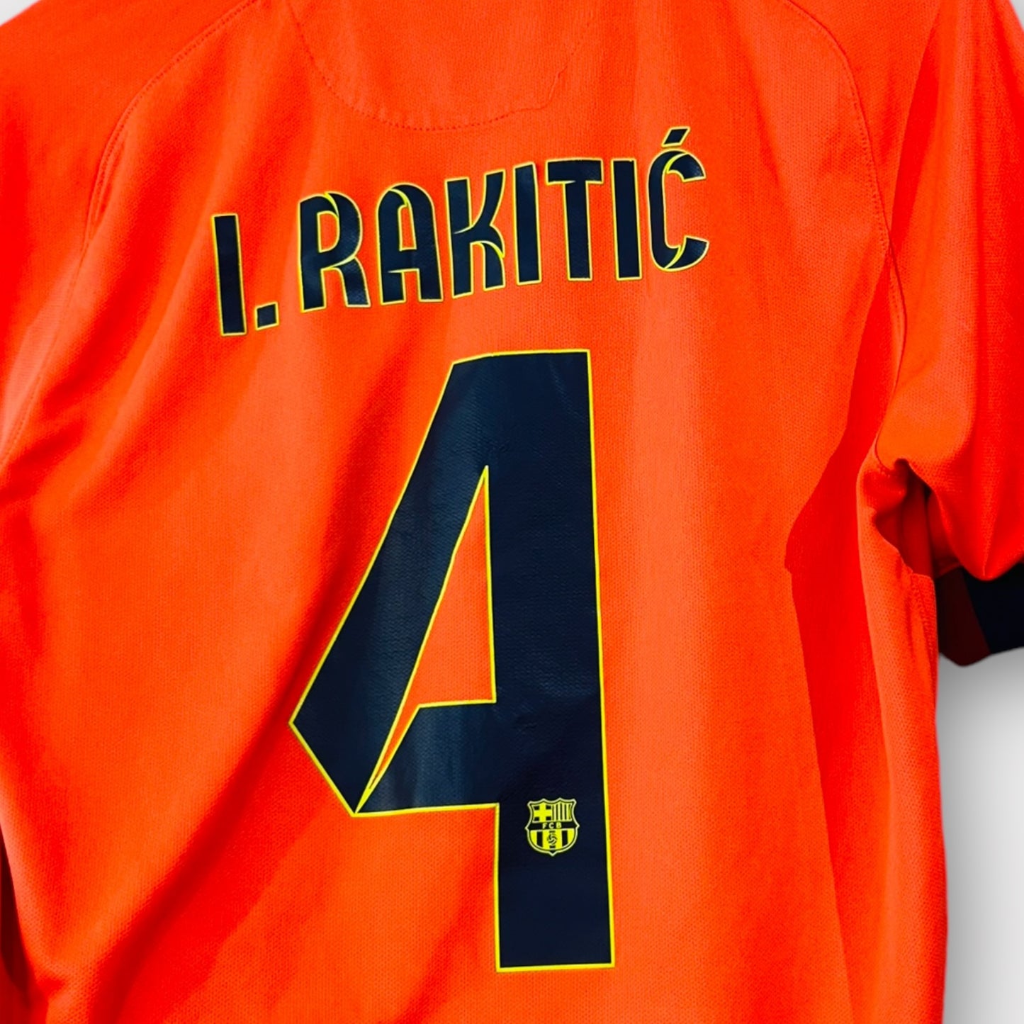 FC Barcelona 2014-15 Away Shirt - Rakitic 4 (Medium)